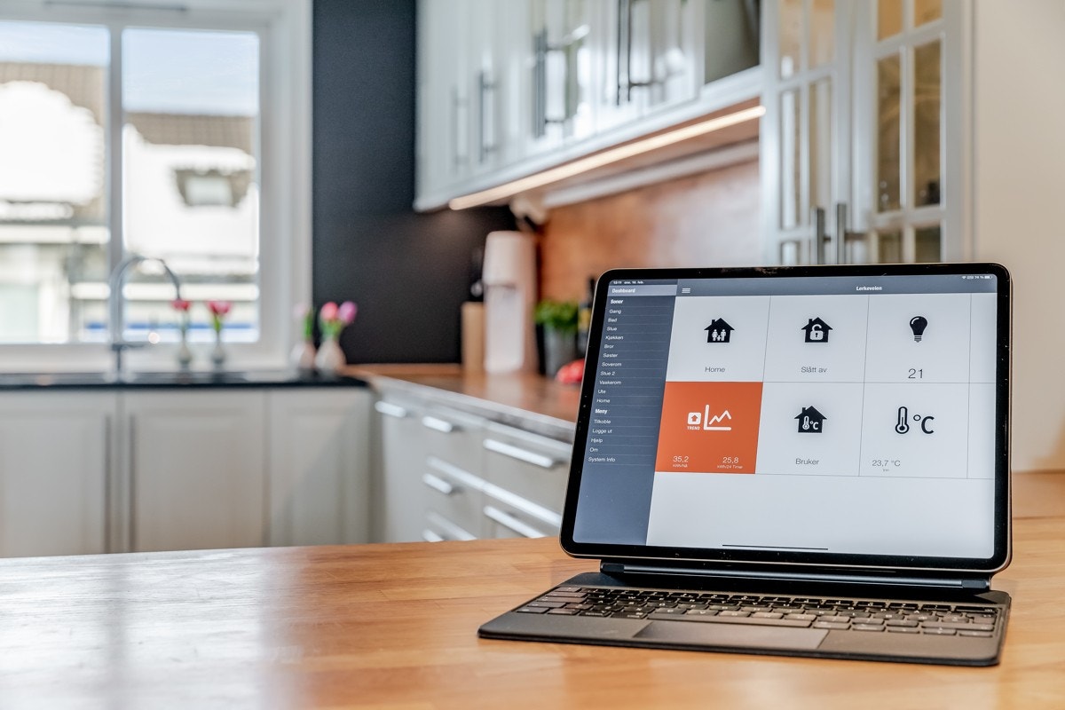 Selger er aut. elektrikker og det er montert gode løsninger for sentralstyring av lys, forberedelser for integrerte høytalere m.m. Galleribilde