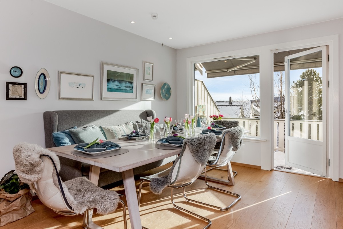 God plass til stort spisebord. Galleribilde