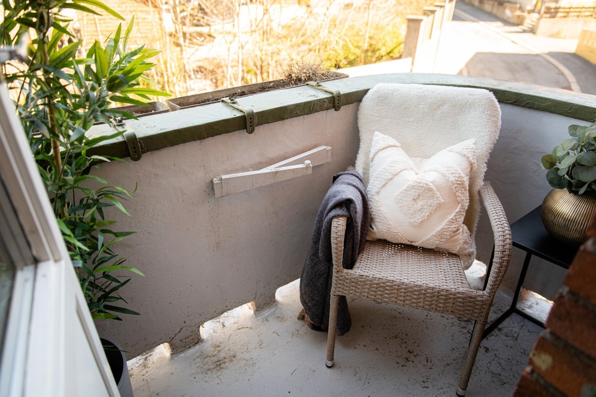 Fra stuen er det utgang til en usjenert balkong. Galleribilde