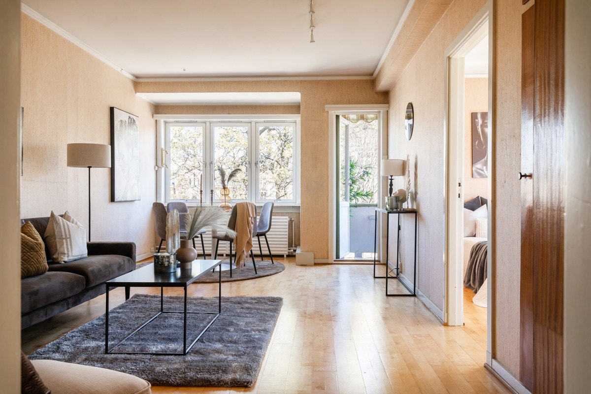 Her er det godt med lysinnslipp fra store vindusflater og balkongdør. Galleribilde