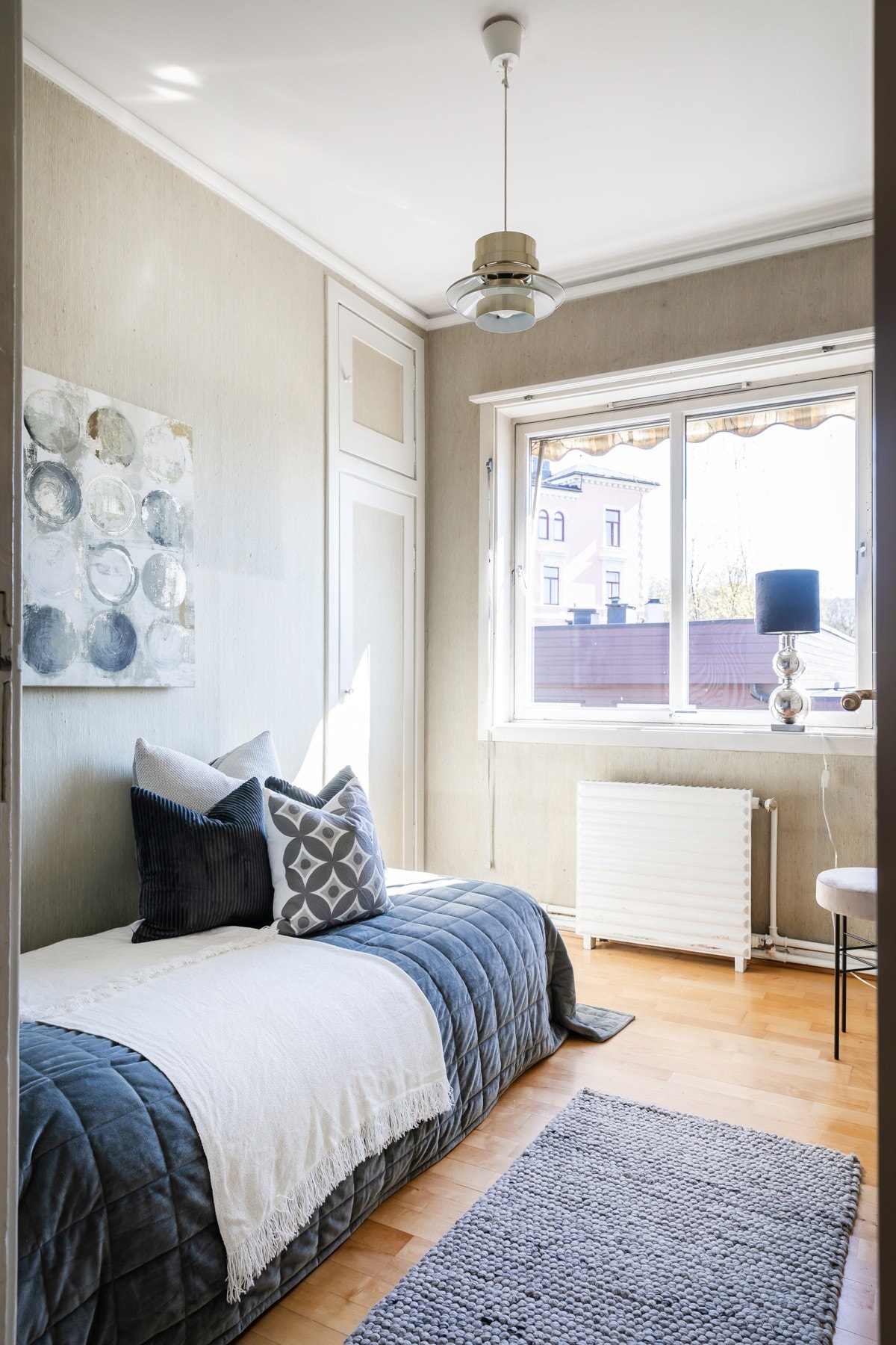 Soverom 2 har plassbygget skap. Galleribilde