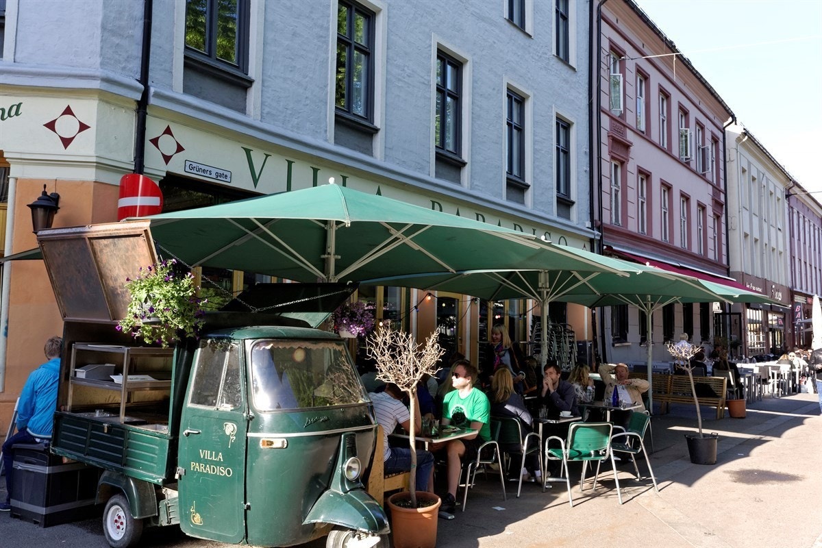 Grünerløkka er kjent for sitt kafé -og uteliv, shopping og kulturtilbud. Her finner man noen av de mest spennende restaurantene og barene Oslo har å tilby Galleribilde