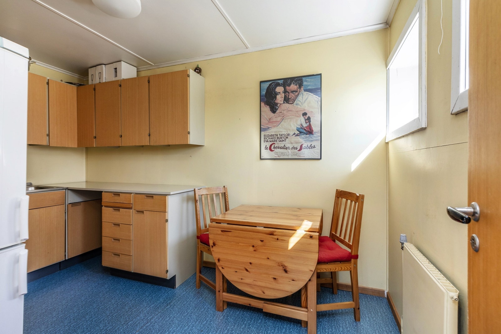 Innenfor peisestuen er det et grovkjøkken/tekjøkken. Galleribilde