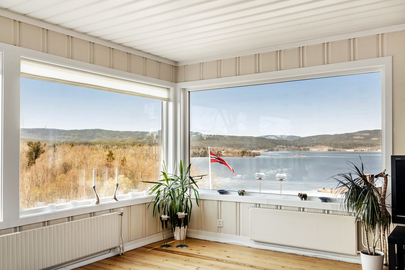 Utsikten mot Maridalsvannet blir som et levende maleri som forandrer seg gjennom hele året. Galleribilde