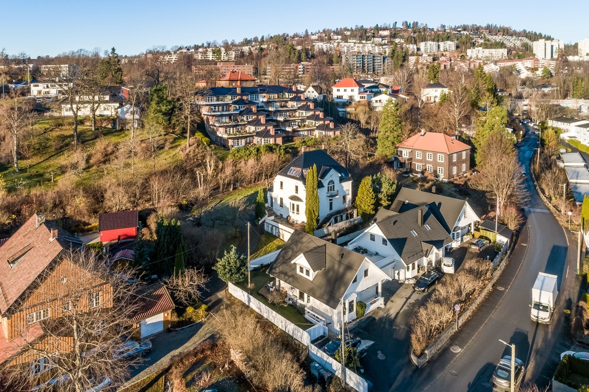 Eiendommen sees nederst på midten av bildet. Galleribilde