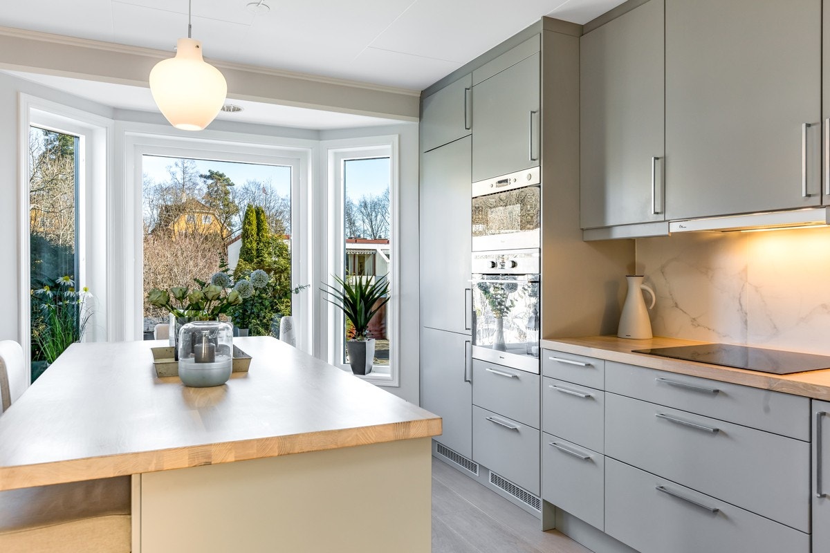 1. etasje - et moderne kjøkken. Galleribilde