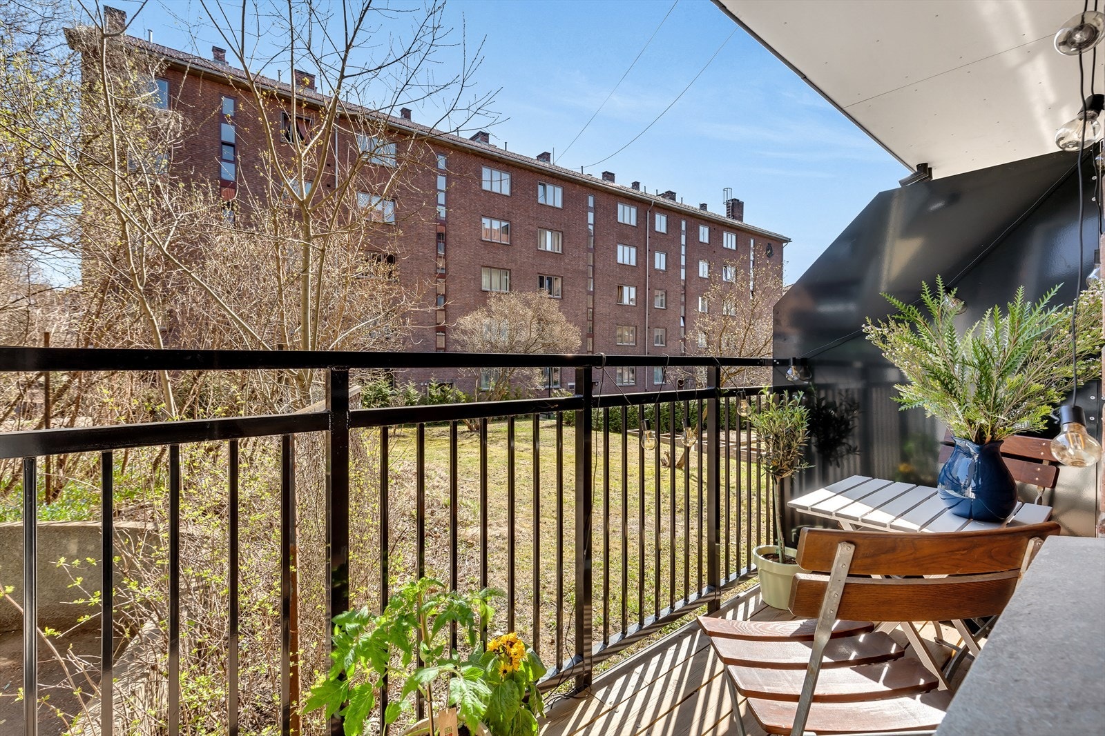 Utgang fra soverom til en herlig sør-østvendt balkong på ca. 3,2 kvm. Galleribilde