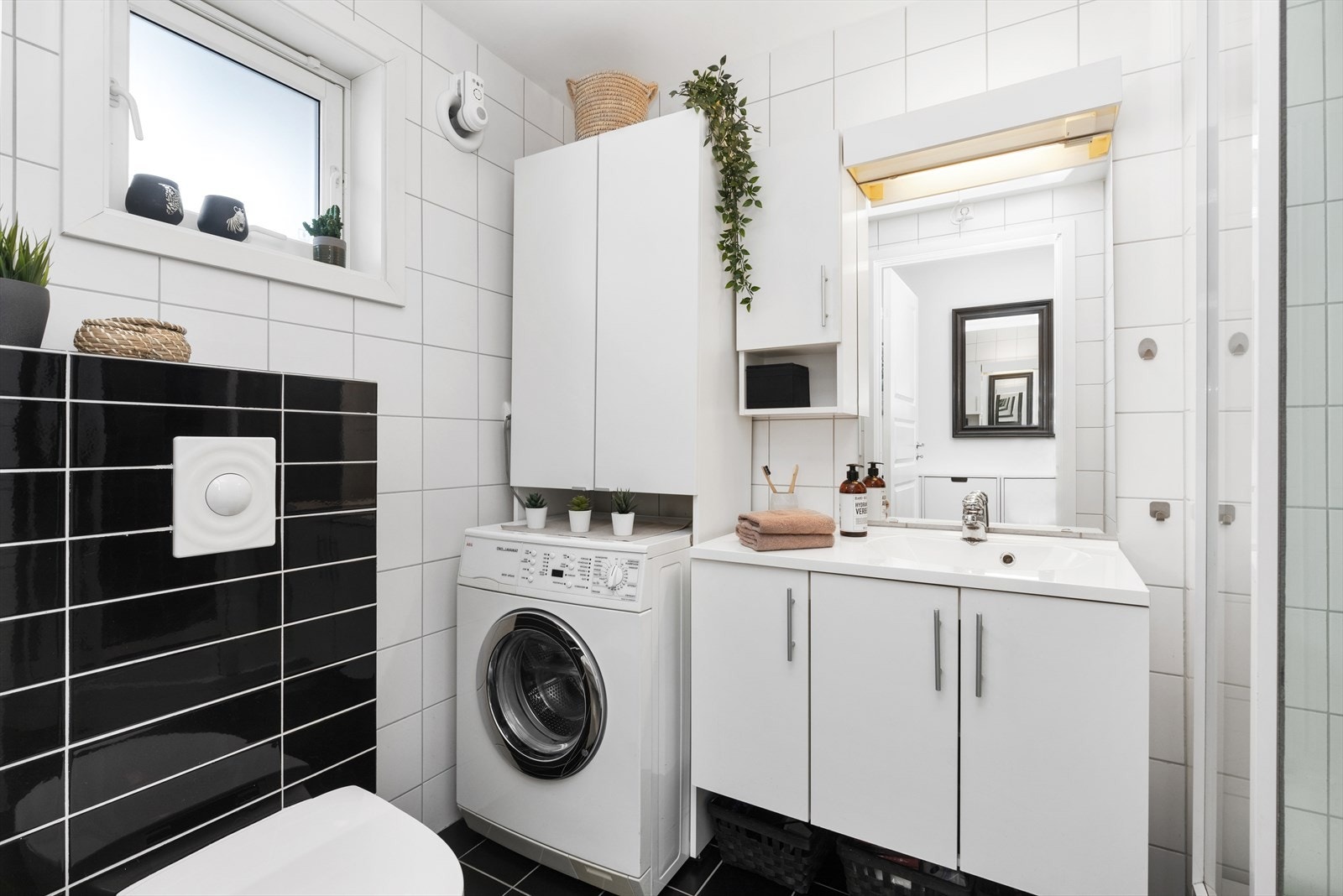 Helfliset bad med varmekabler i gulv Galleribilde