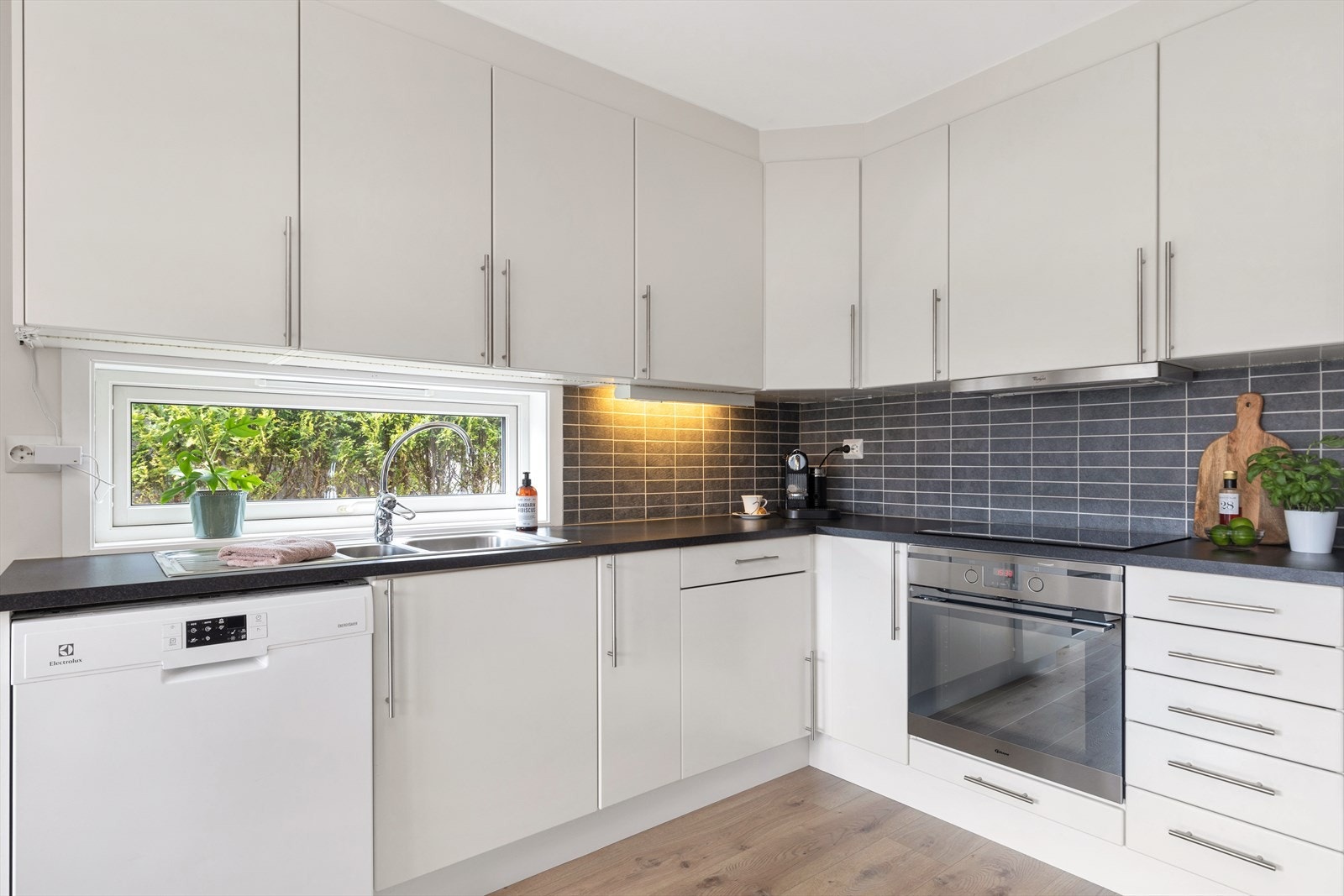 Flott kjøkken, integrerte hvitevarer medfølger handelen Galleribilde