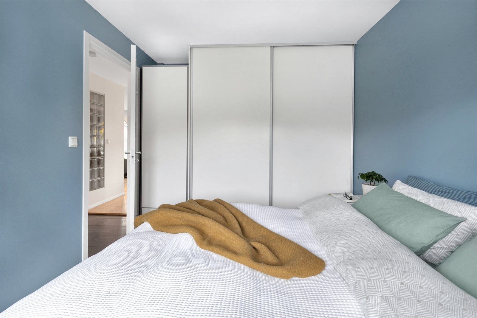 God skapplass på soverom Galleribilde