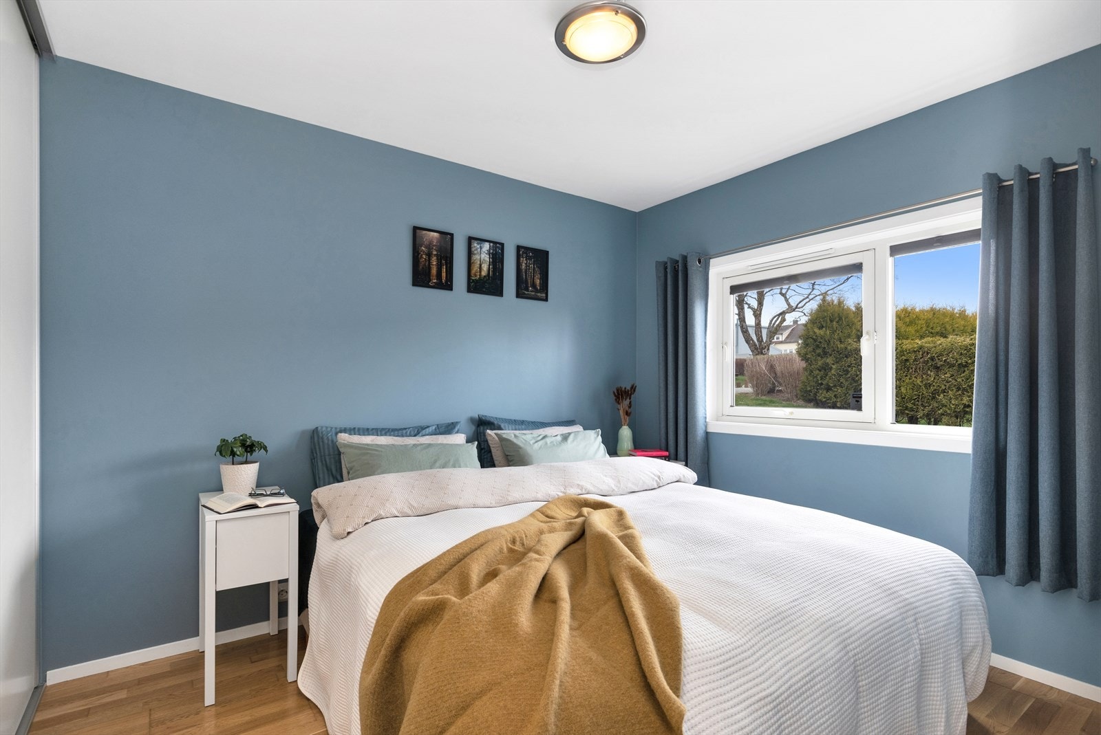 Romslig soverom Galleribilde