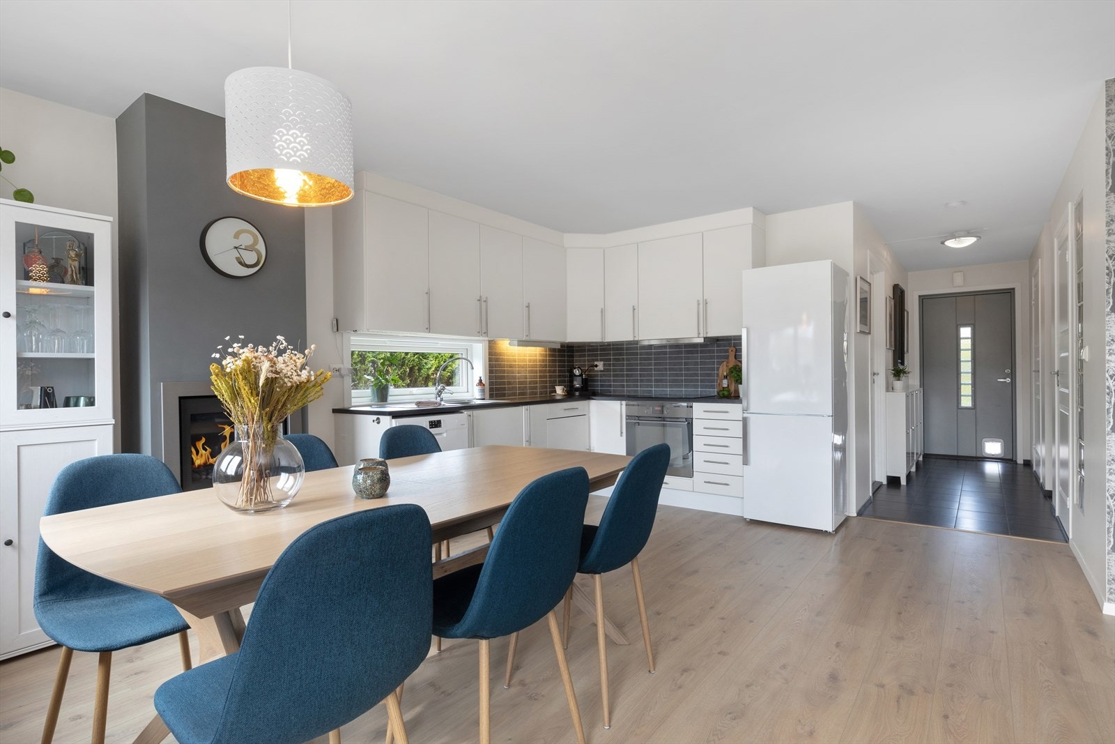 Den åpne løsningen gir en meget god romfølelse Galleribilde