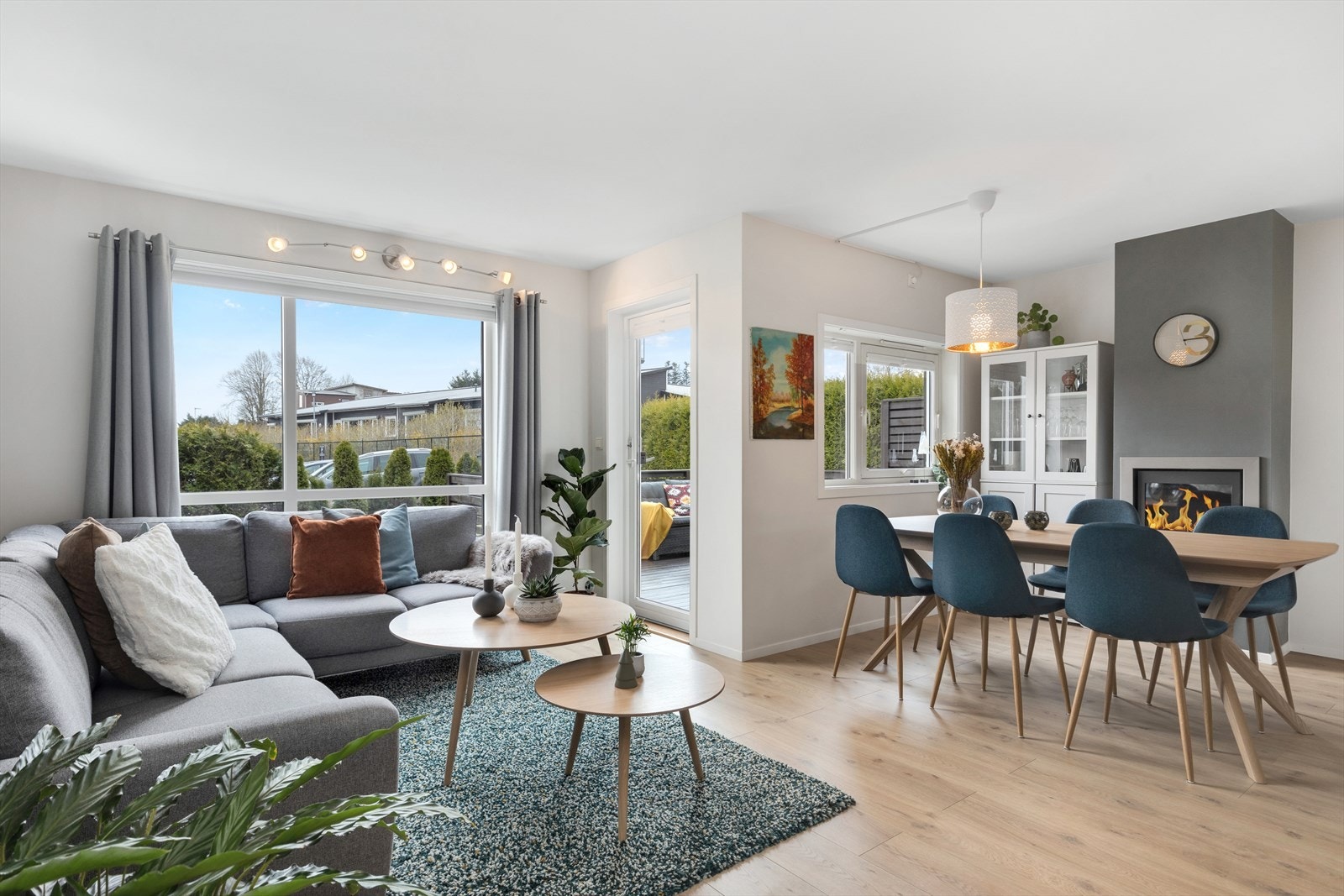 God plass til både sofa- og spisegruppe Galleribilde