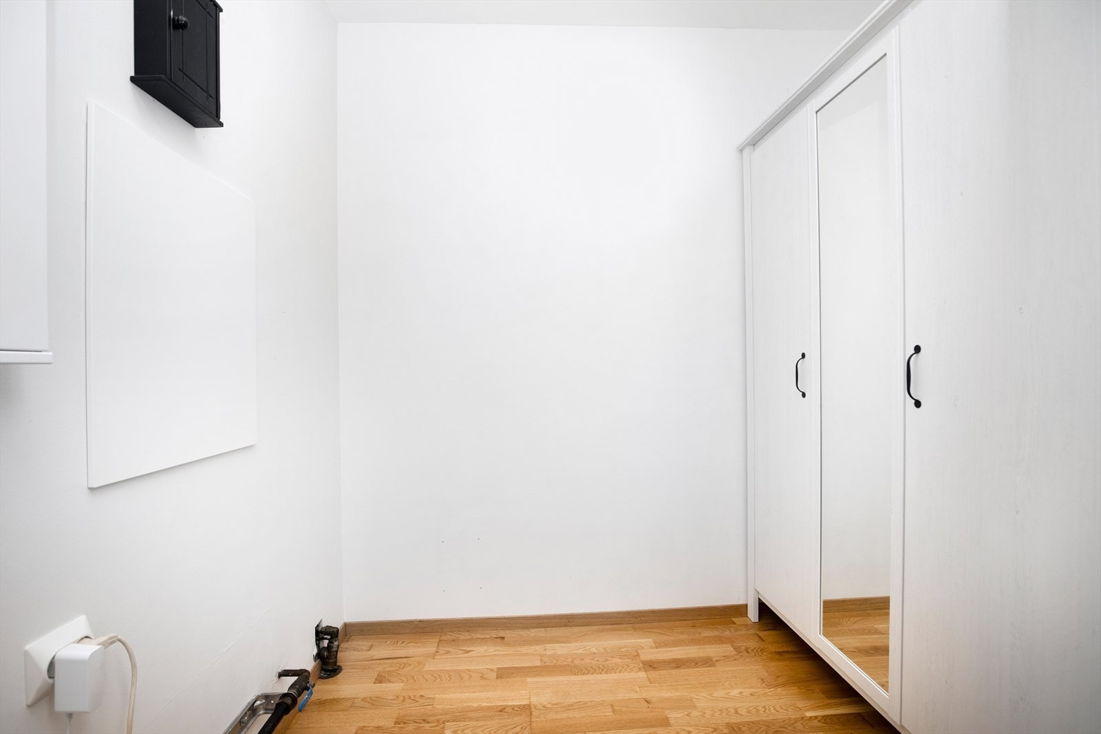 Praktisk og romslig bod. I tillegg er det utvendig sportsbord Galleribilde