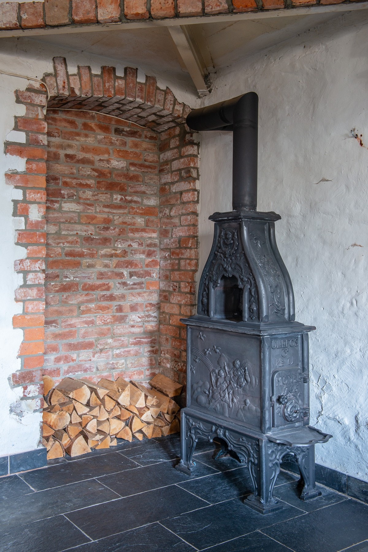 Vedfyring er mulig også i kjeller. Galleribilde