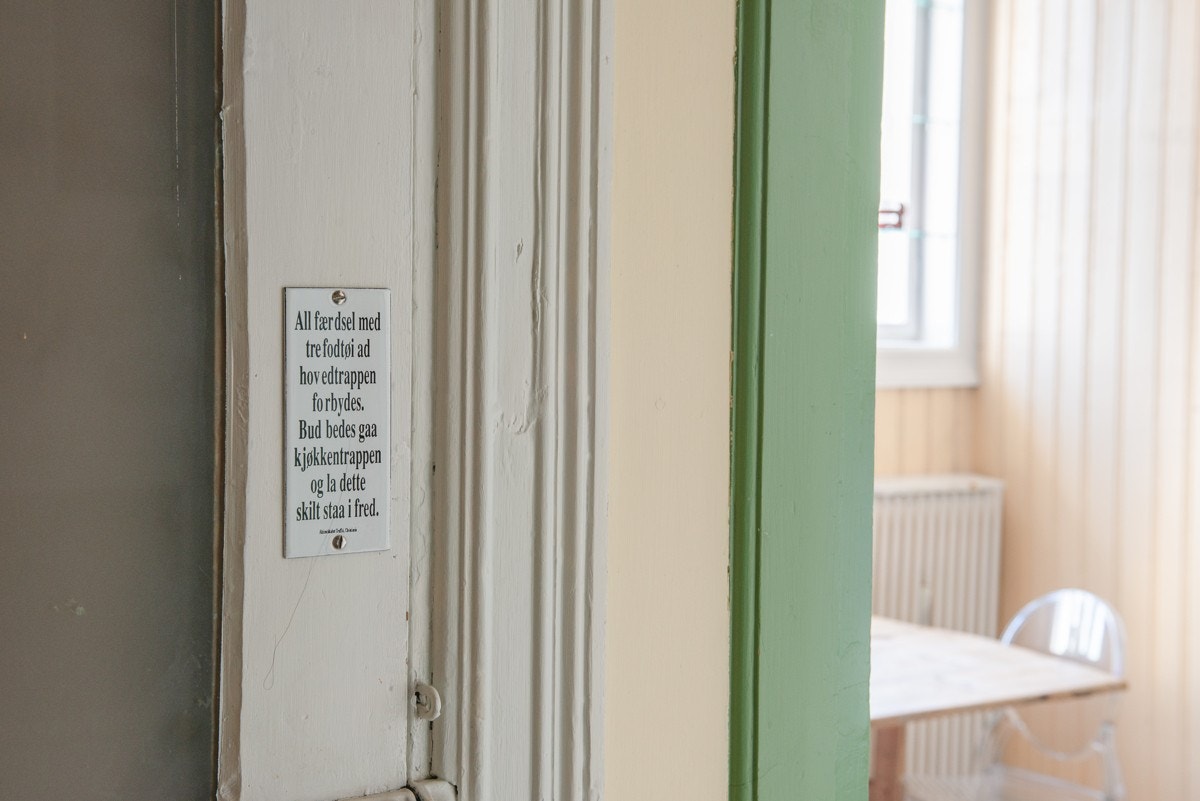 Herskapsleiligheter har selvsagt egen kjøkkeninngang. Galleribilde