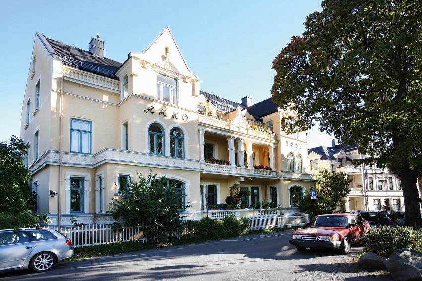 Velkommen til en tilnærmet original byleilighet i en av St. Hanshaugens kanskje vakreste bygninger. Galleribilde