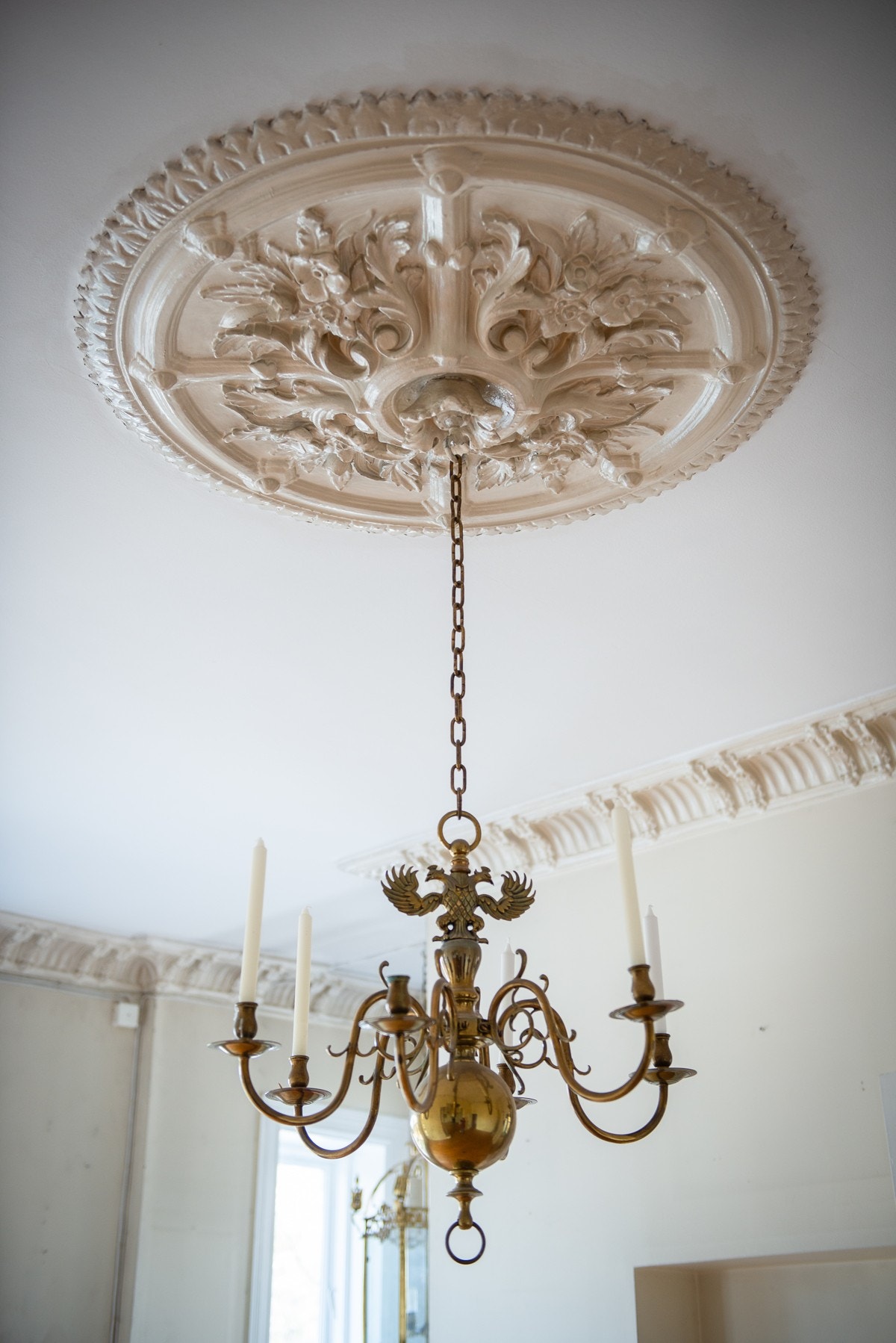 Rosetter og stukkatur er på plass. Galleribilde