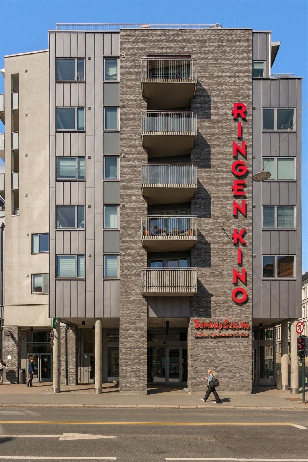 Ringen kino og Sats/Elixia Ringen kun 2-3 minutters gange fra leiligheten. Galleribilde