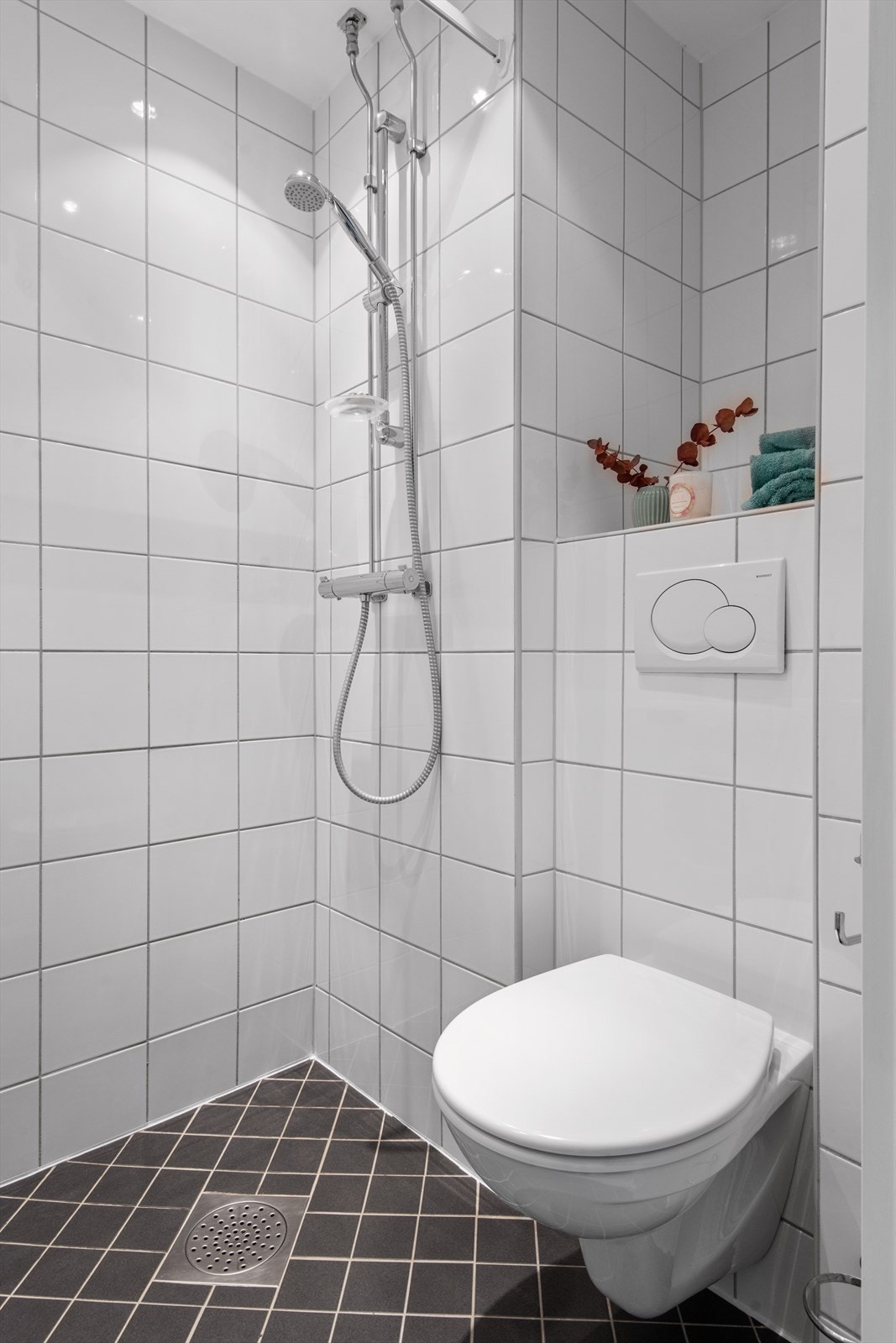 Varmtvann og fyring er inkl. i felleskostnadene. Galleribilde