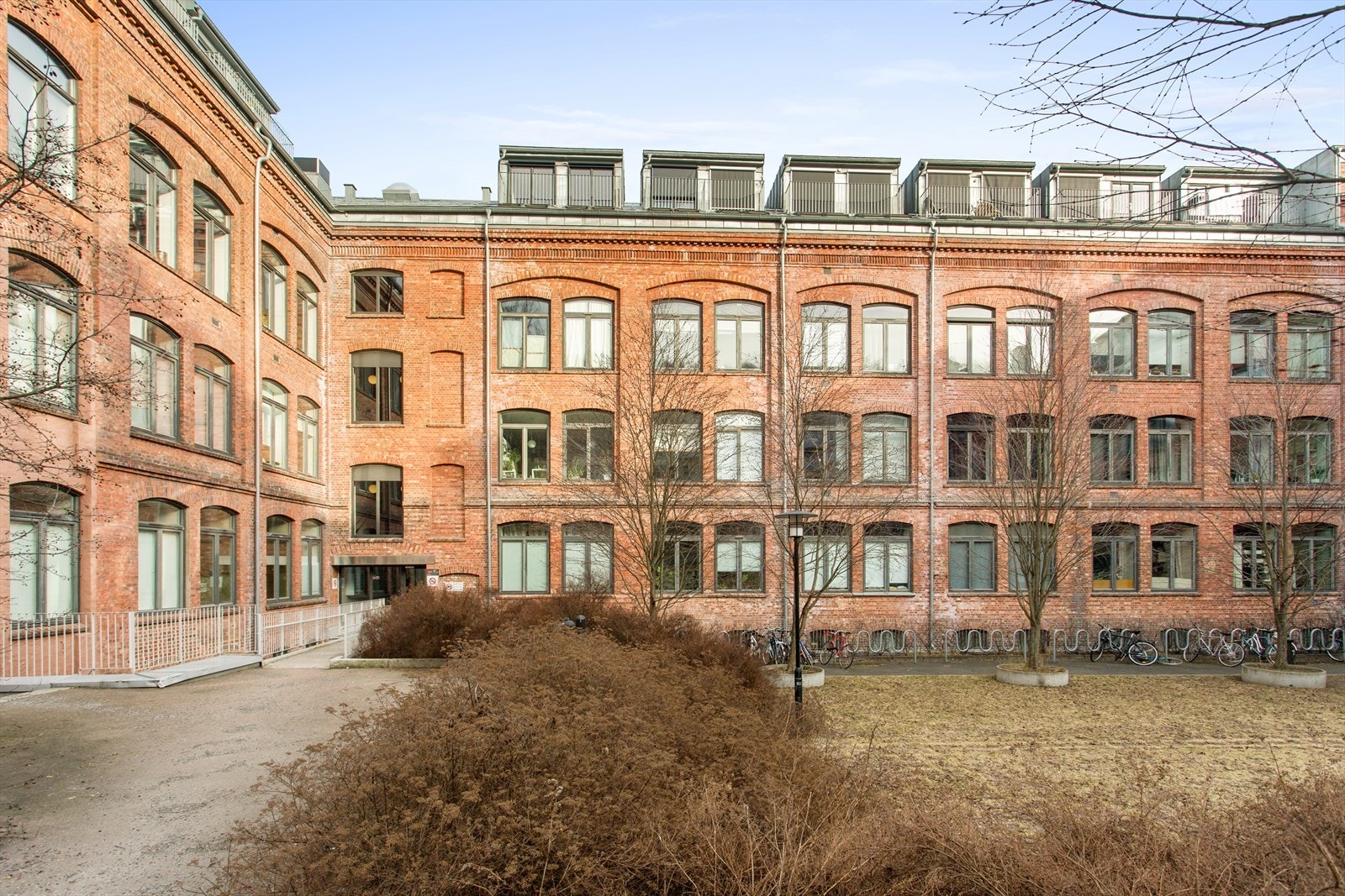 Bygget var oprinnelig en industrifabrikk som ble oppført i 1899, i 2006 ble bygget innvendig omgjort til en boligblokk Galleribilde