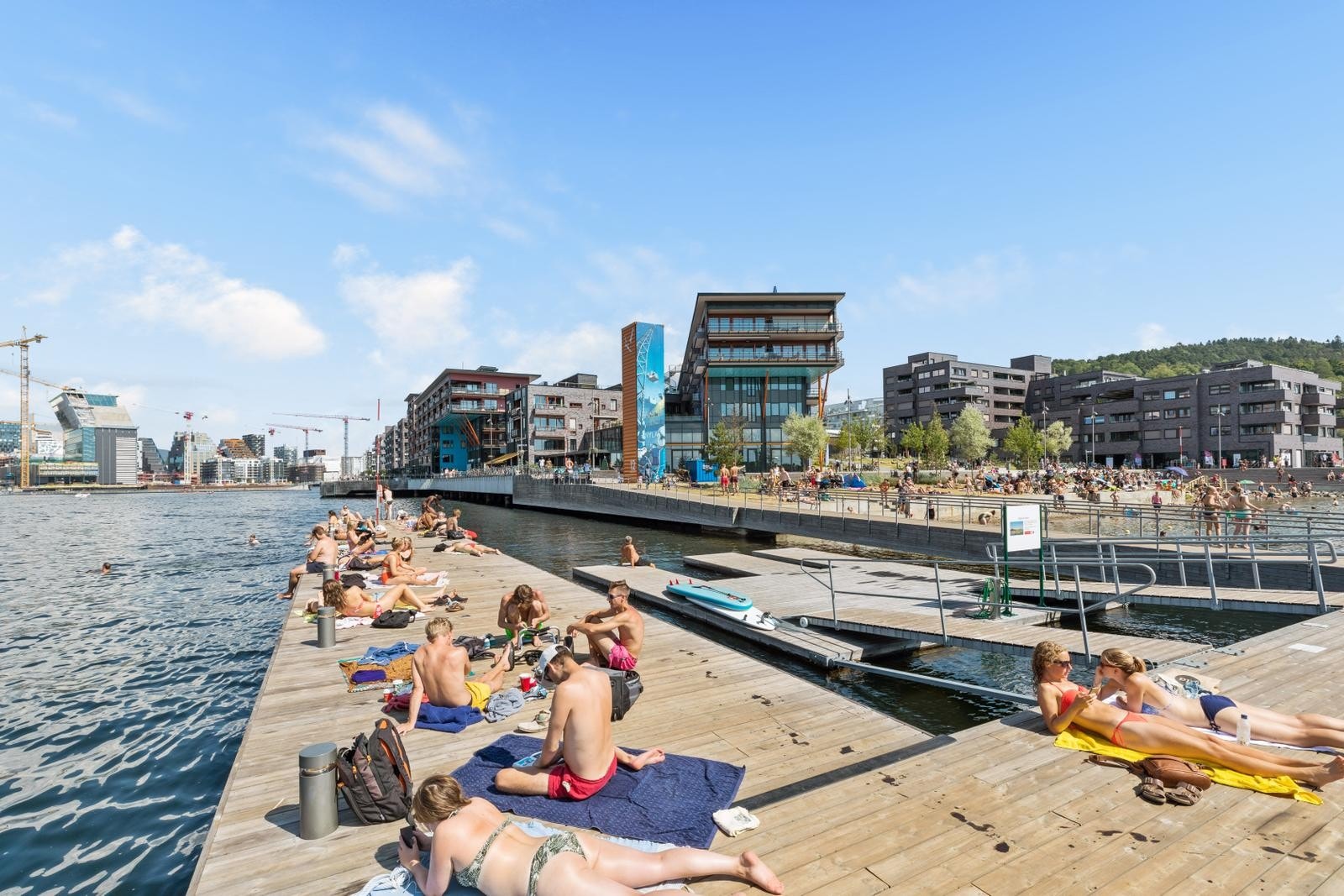 Sørenga sjøbad med bademuligheter ligger i gangavstand fra leiligheten Galleribilde