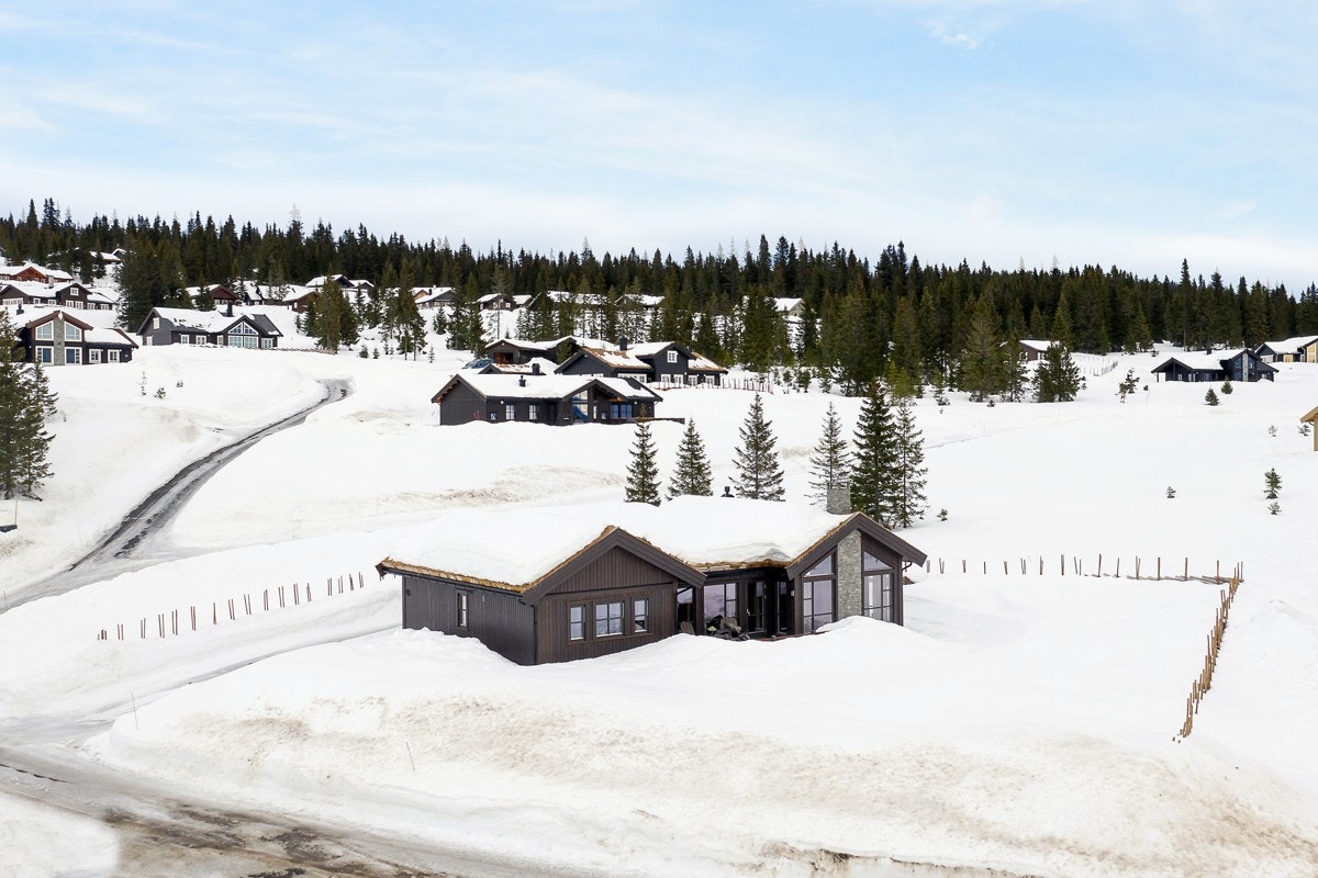 Om vinteren kan man spenne på seg skiene rett utenfor hytta, og legge ut på tur i preparerte løyper som er direkte forbundet med blant annet Sjusjøen. Galleribilde