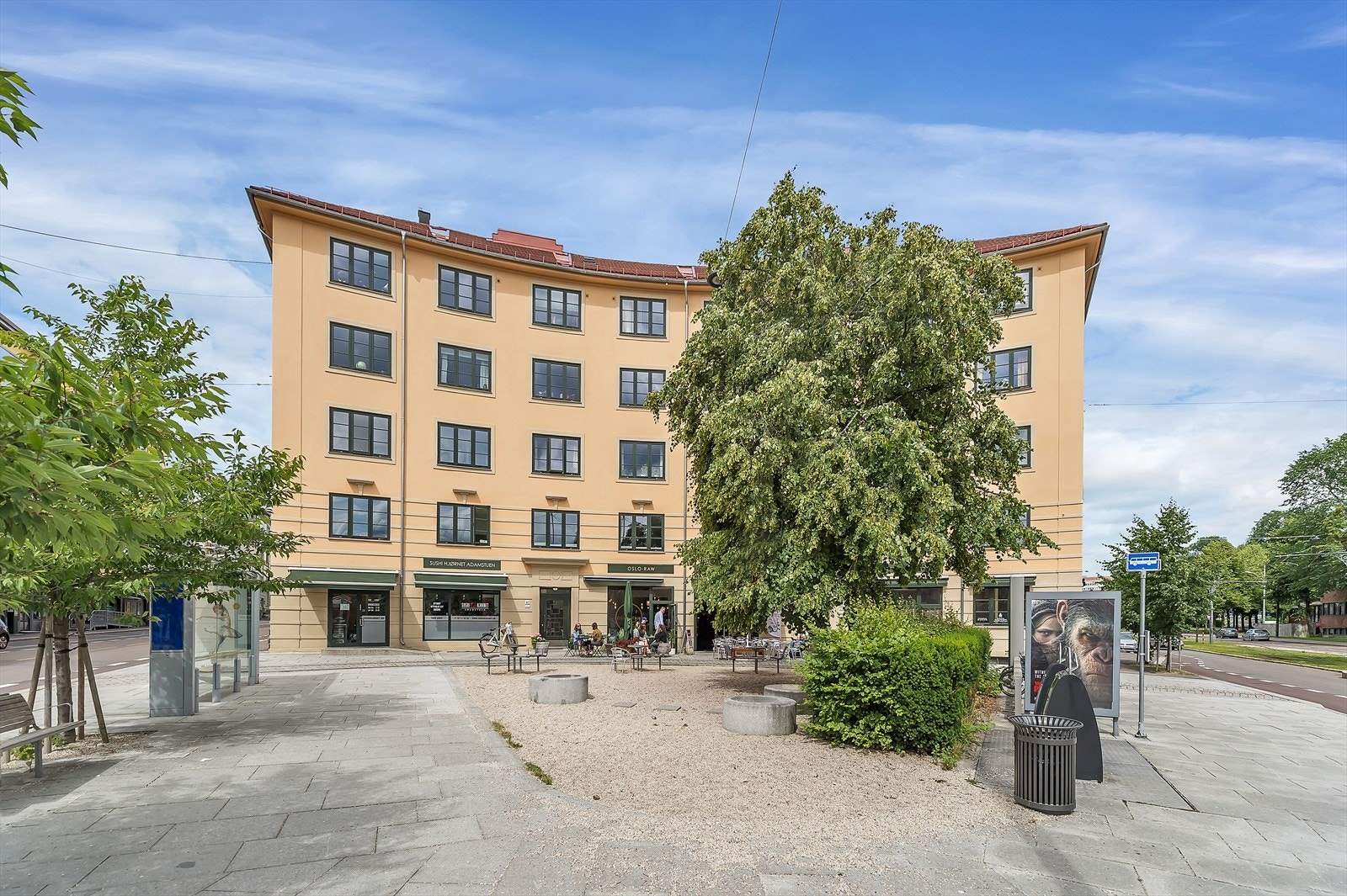 Nærområde - Adamstuen med Oslo Raw, sushi, Baker Hansen og dagligvare Galleribilde