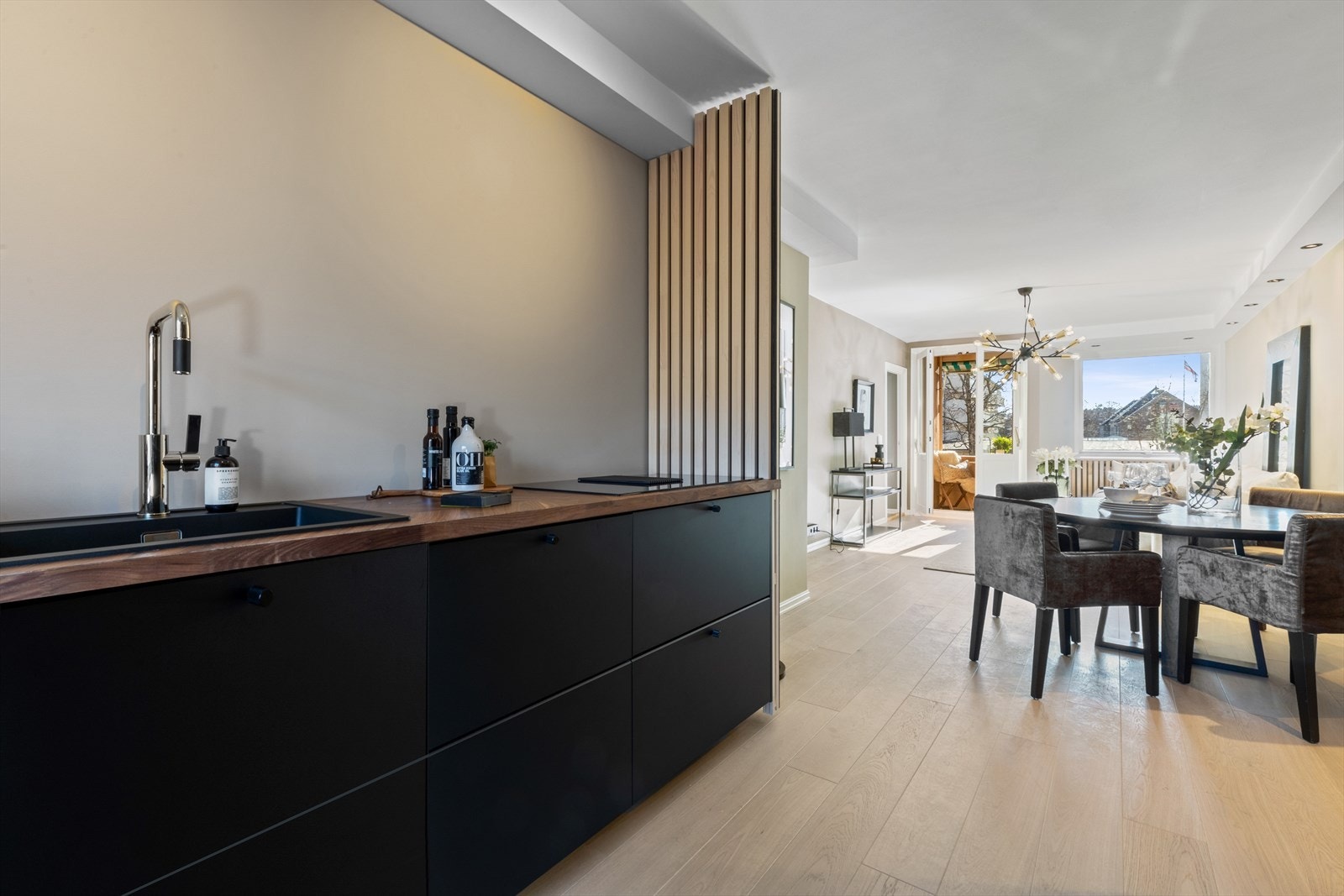 Kjøkken / stue. Trådløse dimmere og elko pluss elektrisk. Galleribilde