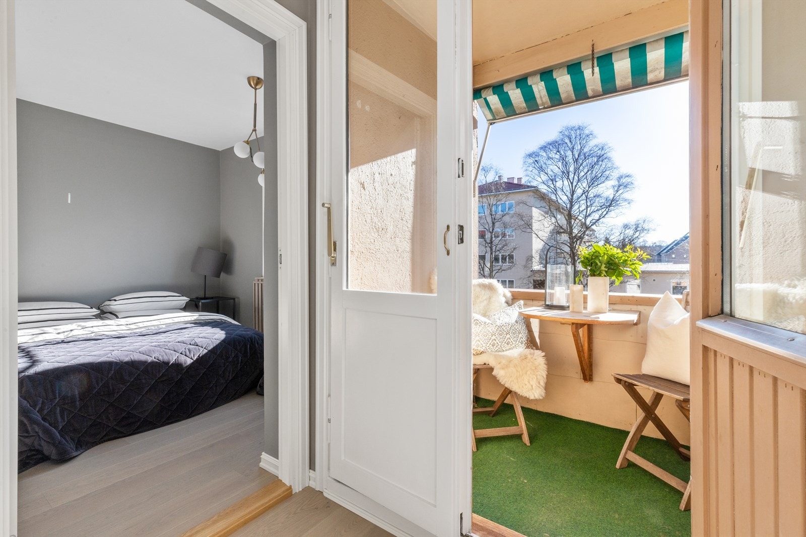 Inngang til hovedsoverommet / utgang til balkongen. Galleribilde