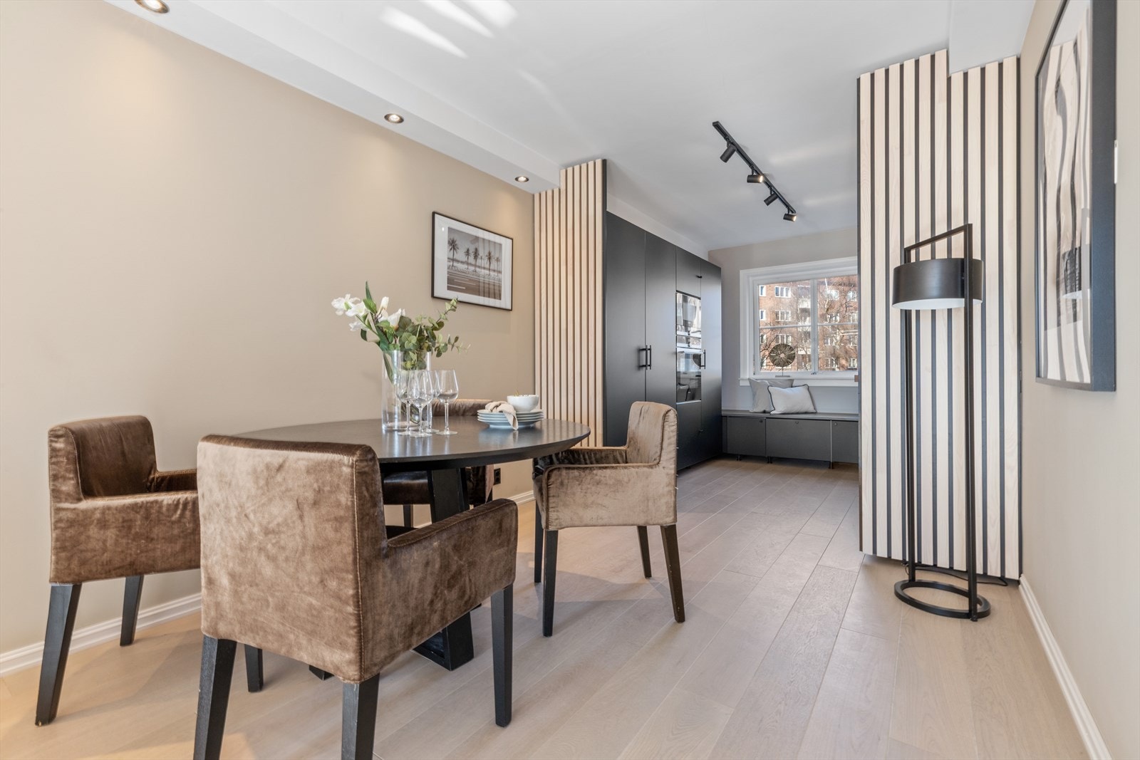 Spiseplassen ved kjøkkenet. Galleribilde