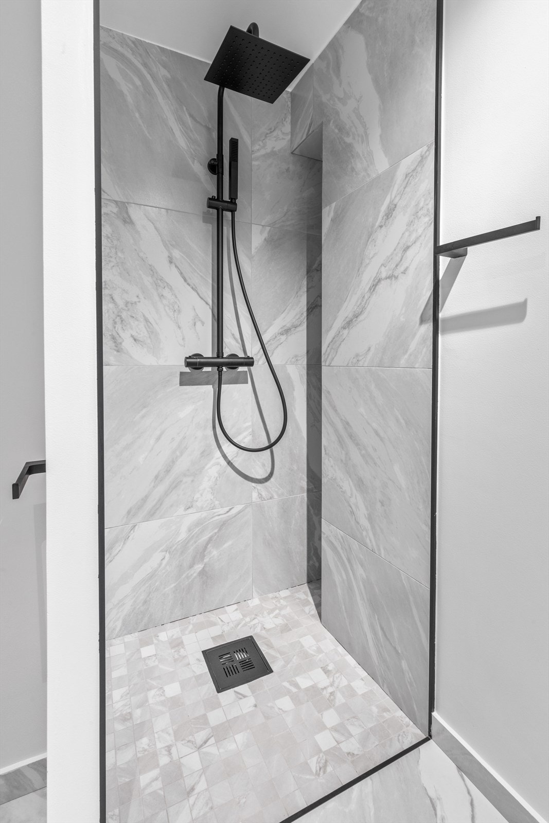 Dusj med regn- / og hånddusj. Galleribilde