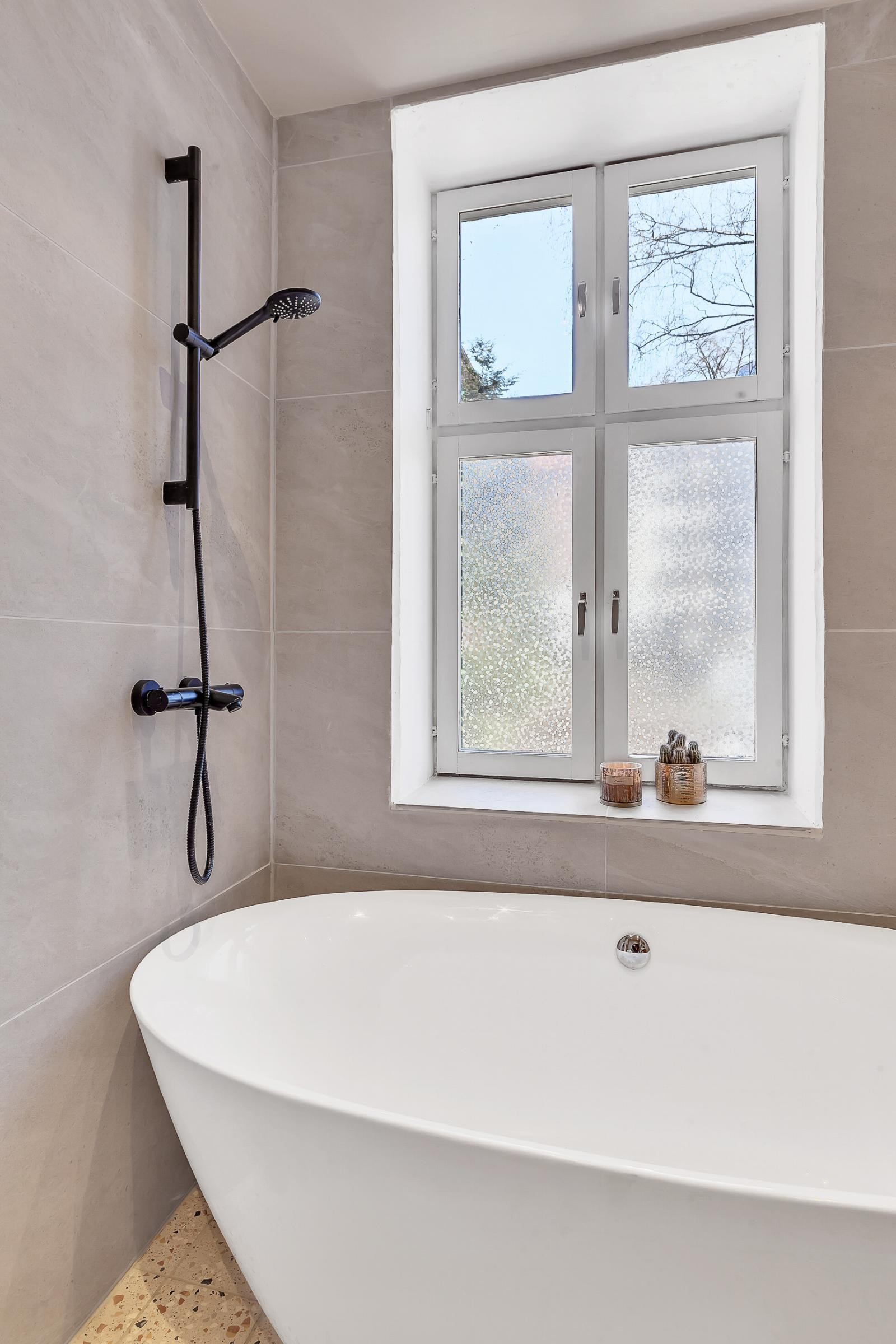 Moderne badekar på 180 cm - det er luksus i hverdagen. Galleribilde