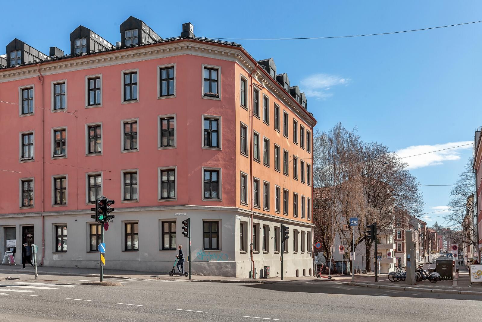 Fagerheimgata 11A ligger sentralt til på Øvre Grünerløkka med nærhet til alt. Galleribilde