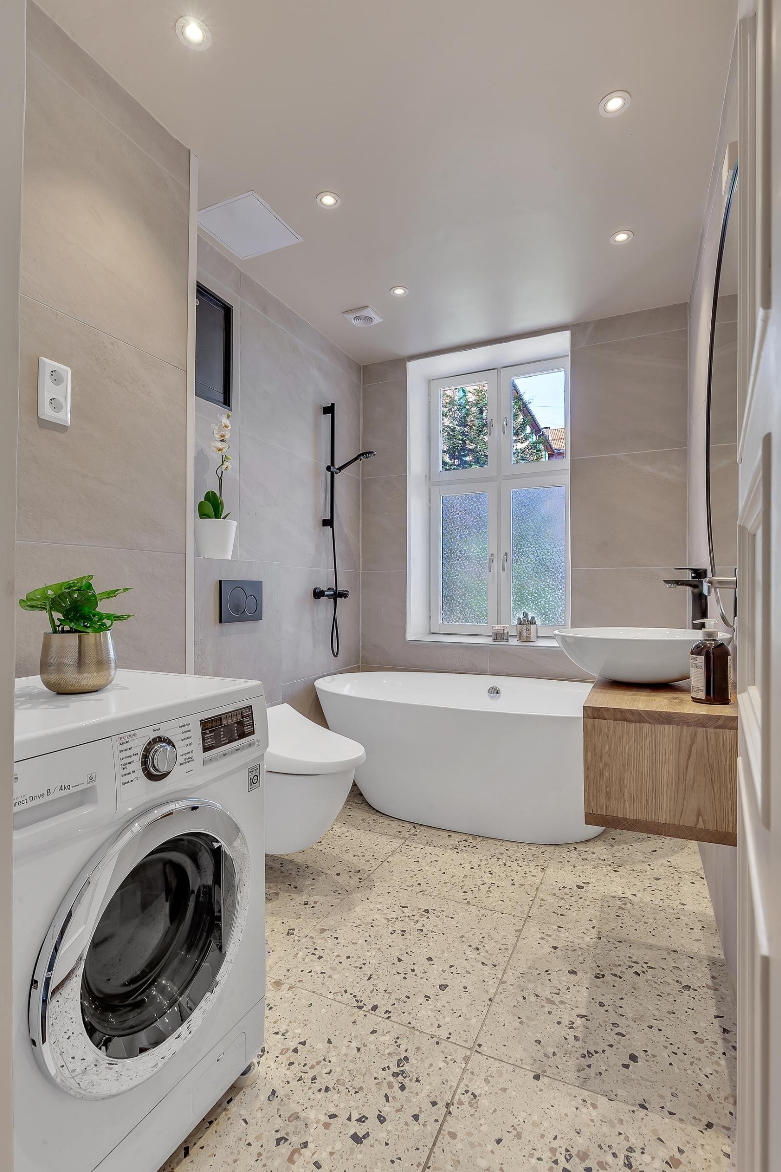 Boligen har et helt nytt og totalt modernisert bad fra 2021. Galleribilde