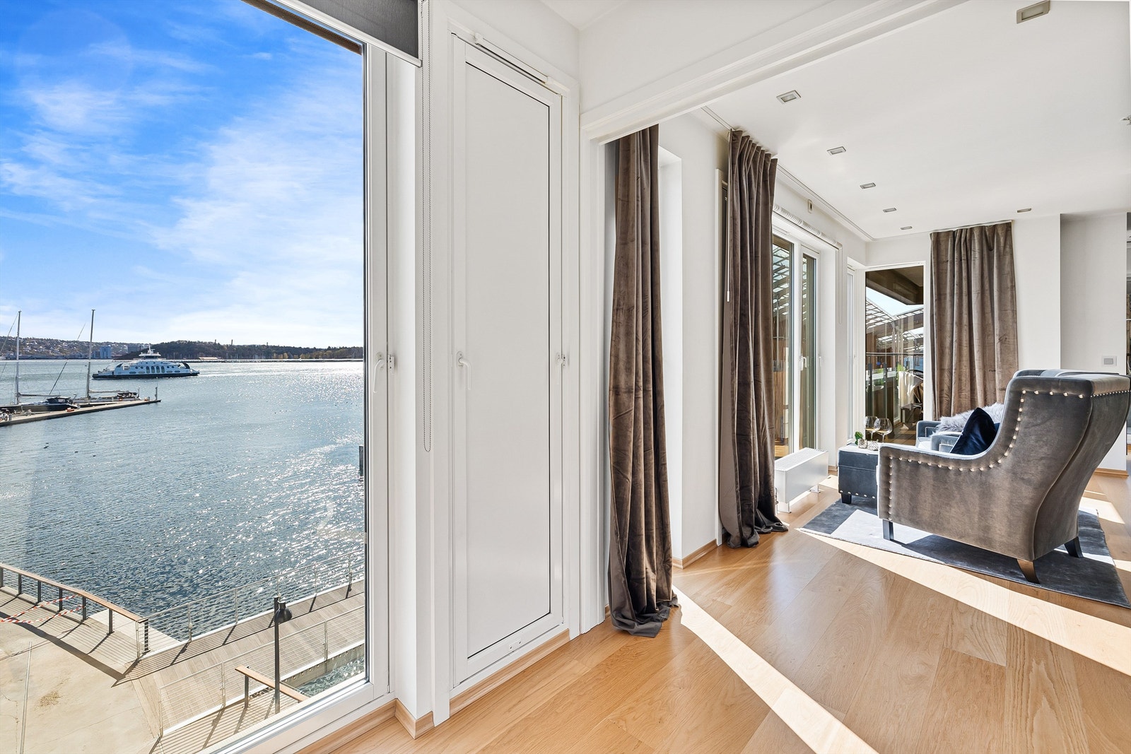 Skyvedør mellom soverom 2 og stuen. Galleribilde