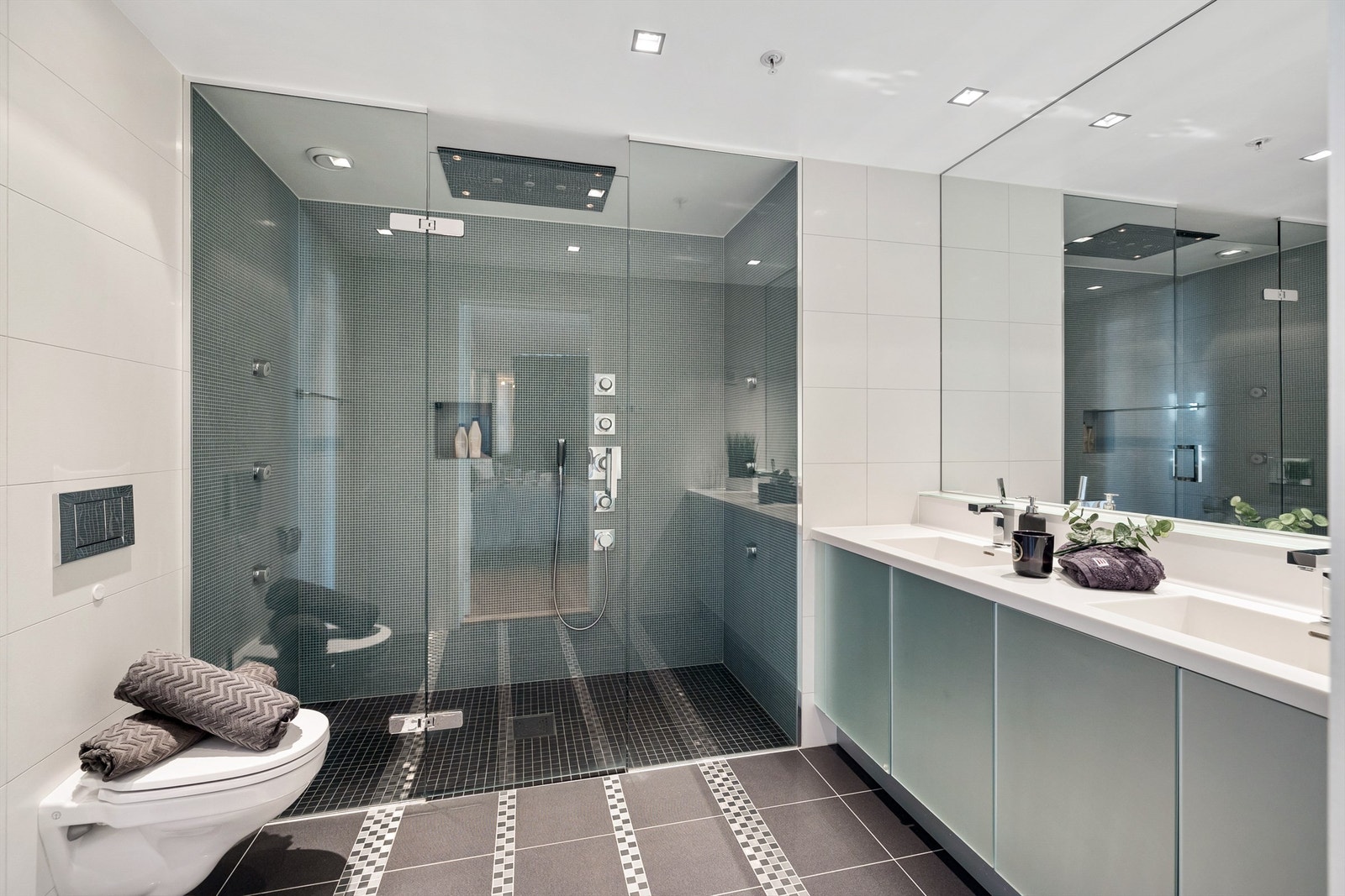 På masterbadet får du følelsen av å være på en hotellsuite. Galleribilde