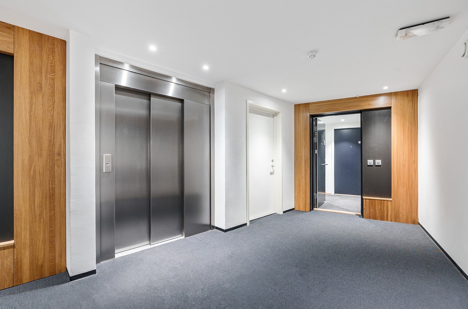 Det er eksklusive fellesarealer. Heisen tar deg ned til garasjen. Galleribilde