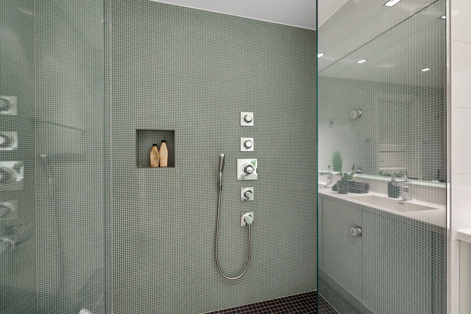 Rainfall dusj. Galleribilde