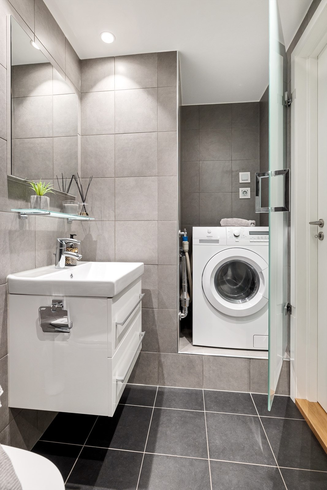 Gjestebad med adkomst fra entreen. Galleribilde