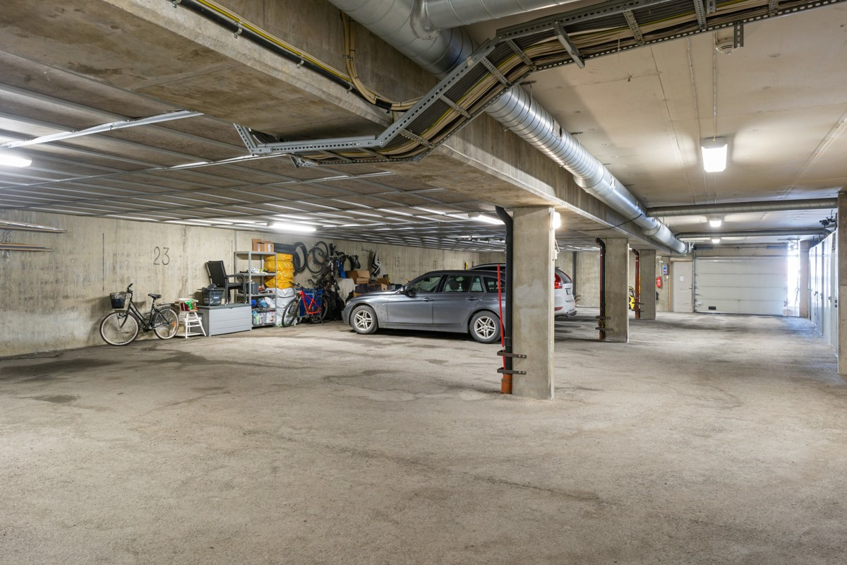 Parkering og bod i felles garasjeanlegg