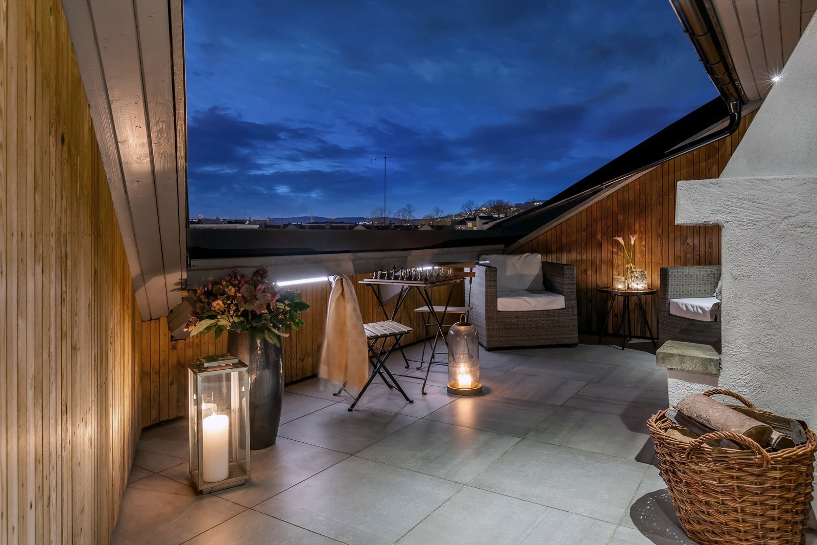 Stille oase i hjertet av Oslo, naturnært blant tak og trekroner, fuglekvitter og kirkeklokker. Alt ligger til rette for det gode liv. Galleribilde