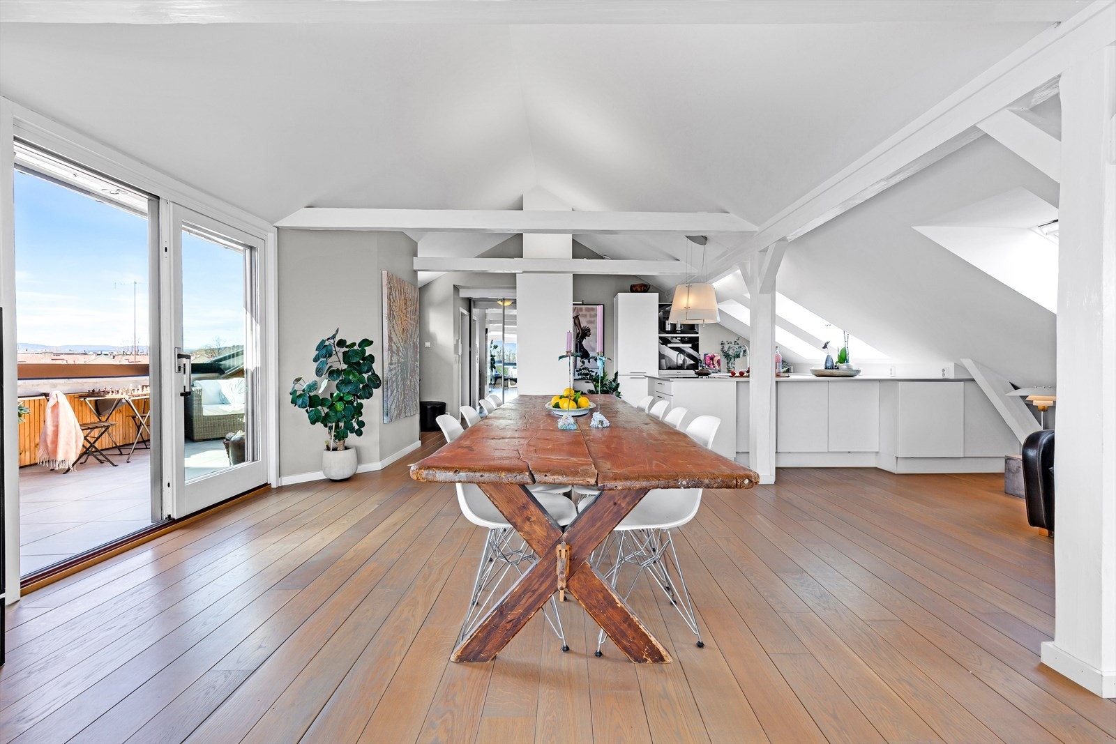 Usjenert toppleilighet med gulvareal på hele 153 kvm. Galleribilde