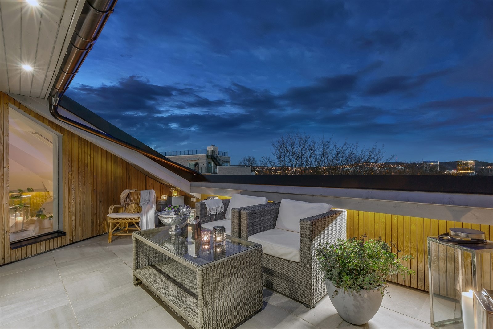 Sydvendt og usjenert takterrasse på 14 kvm. Galleribilde