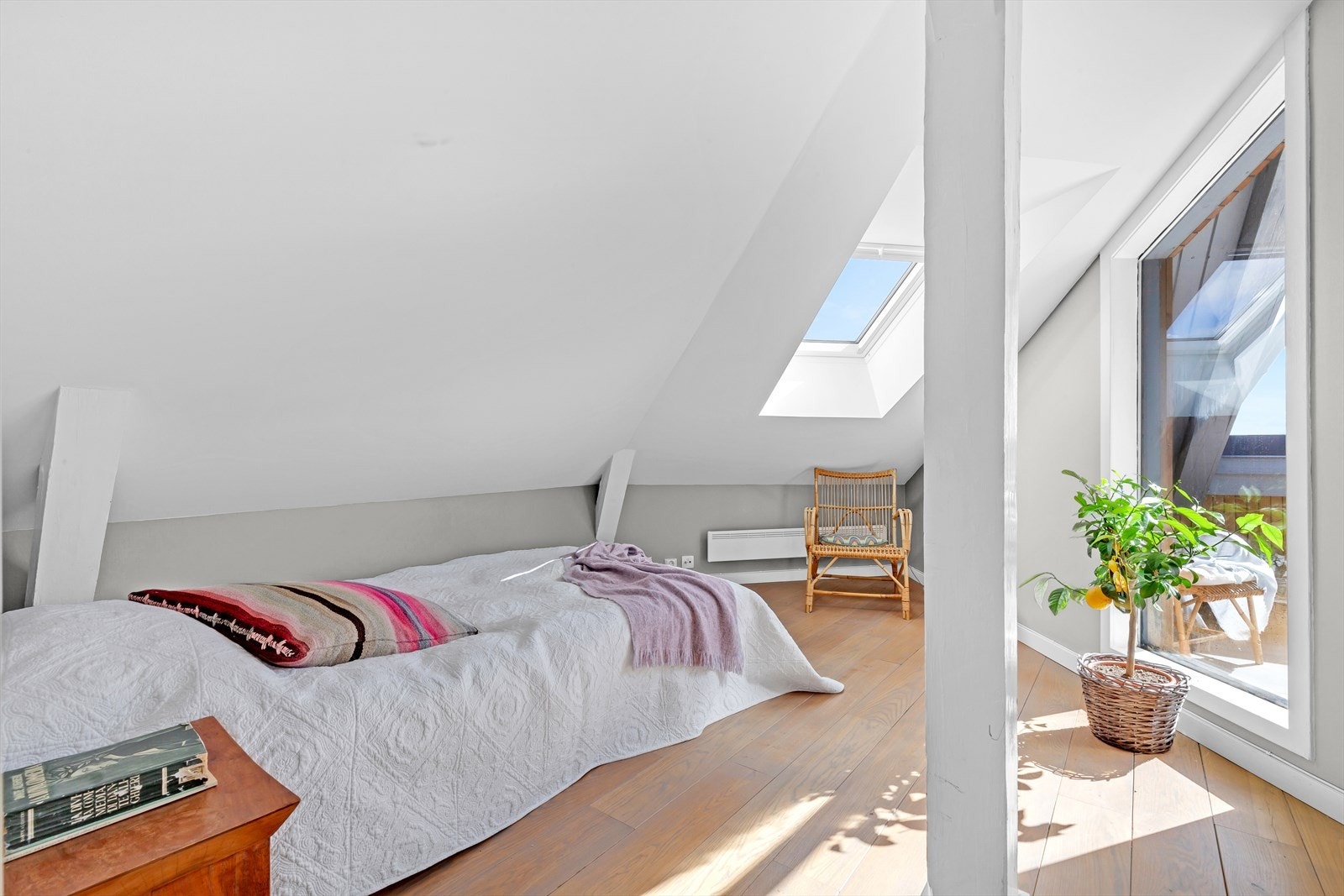 Det andre soverommet har godt med lysinnslipp og egner seg like godt som barnerom, gjesterom eller hjemmekontor. Galleribilde