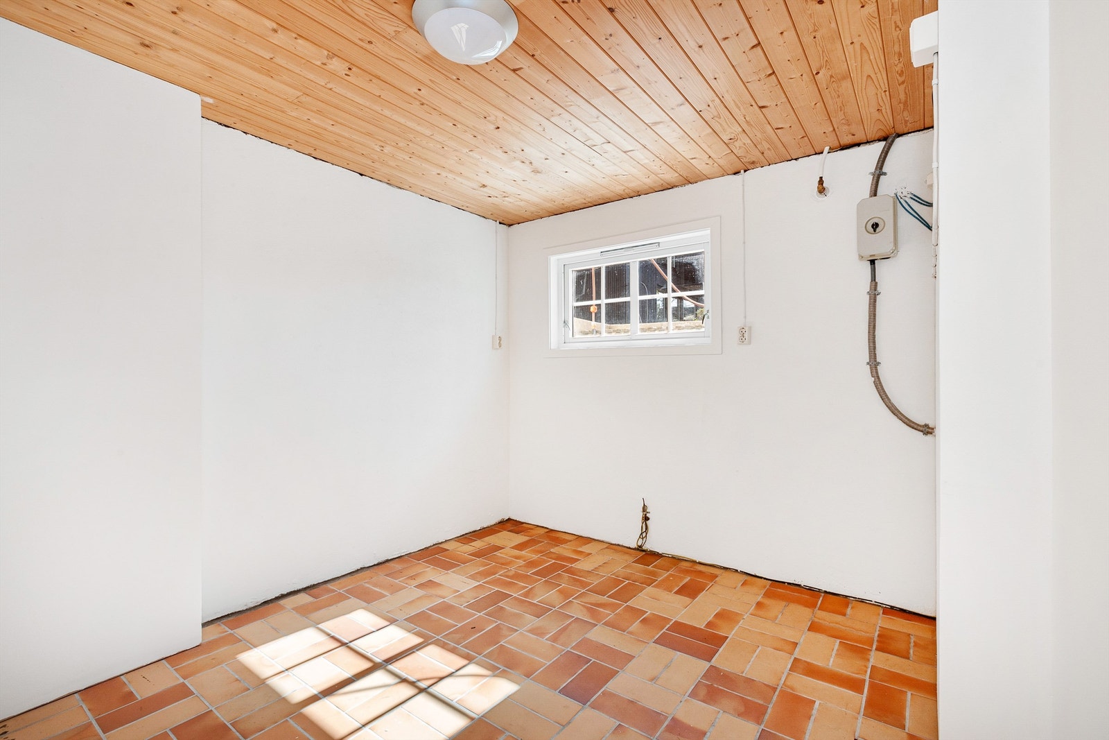 Inntakskabel for strøm er plassert i denne boden Galleribilde