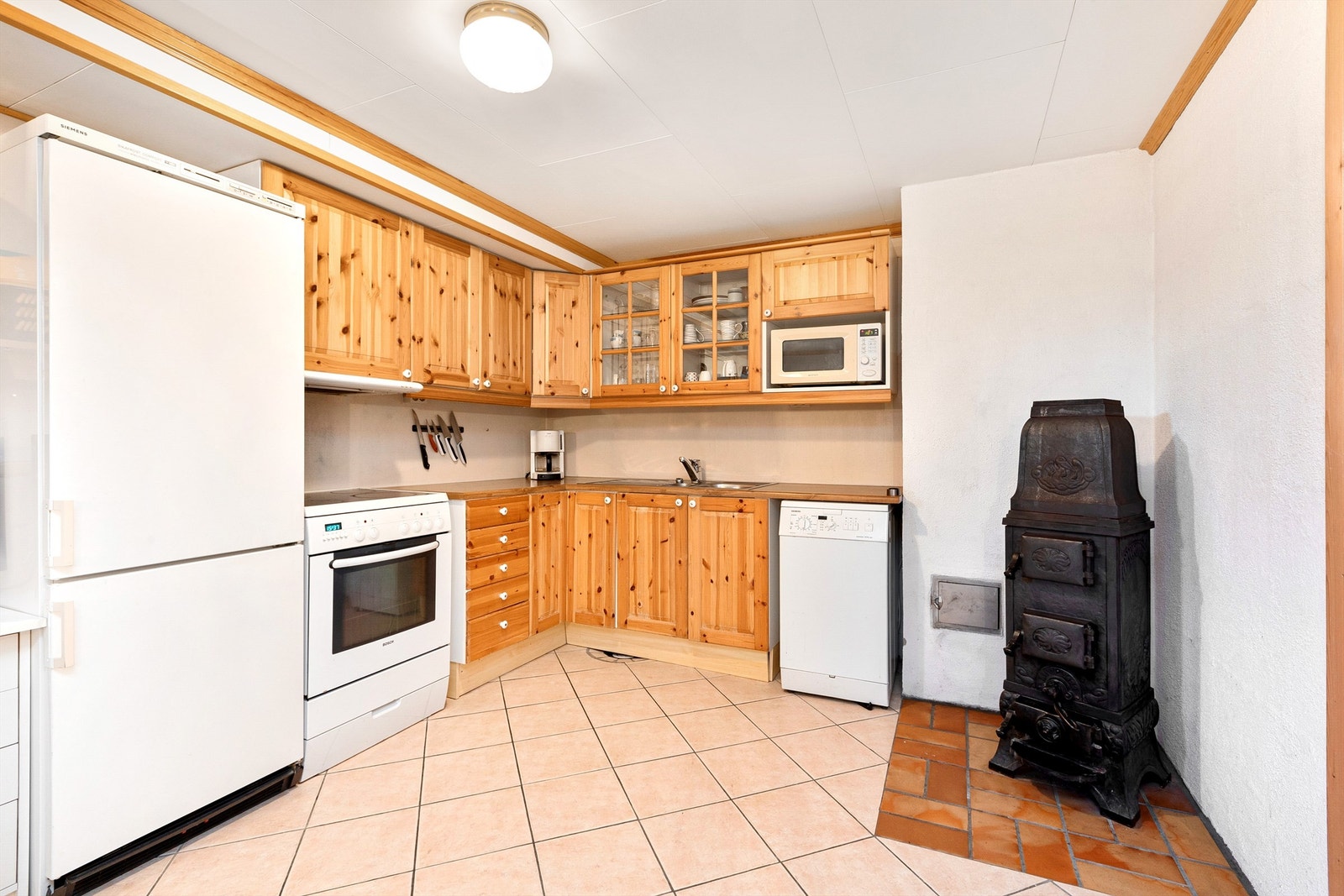 Kjøkken med peisovn Galleribilde