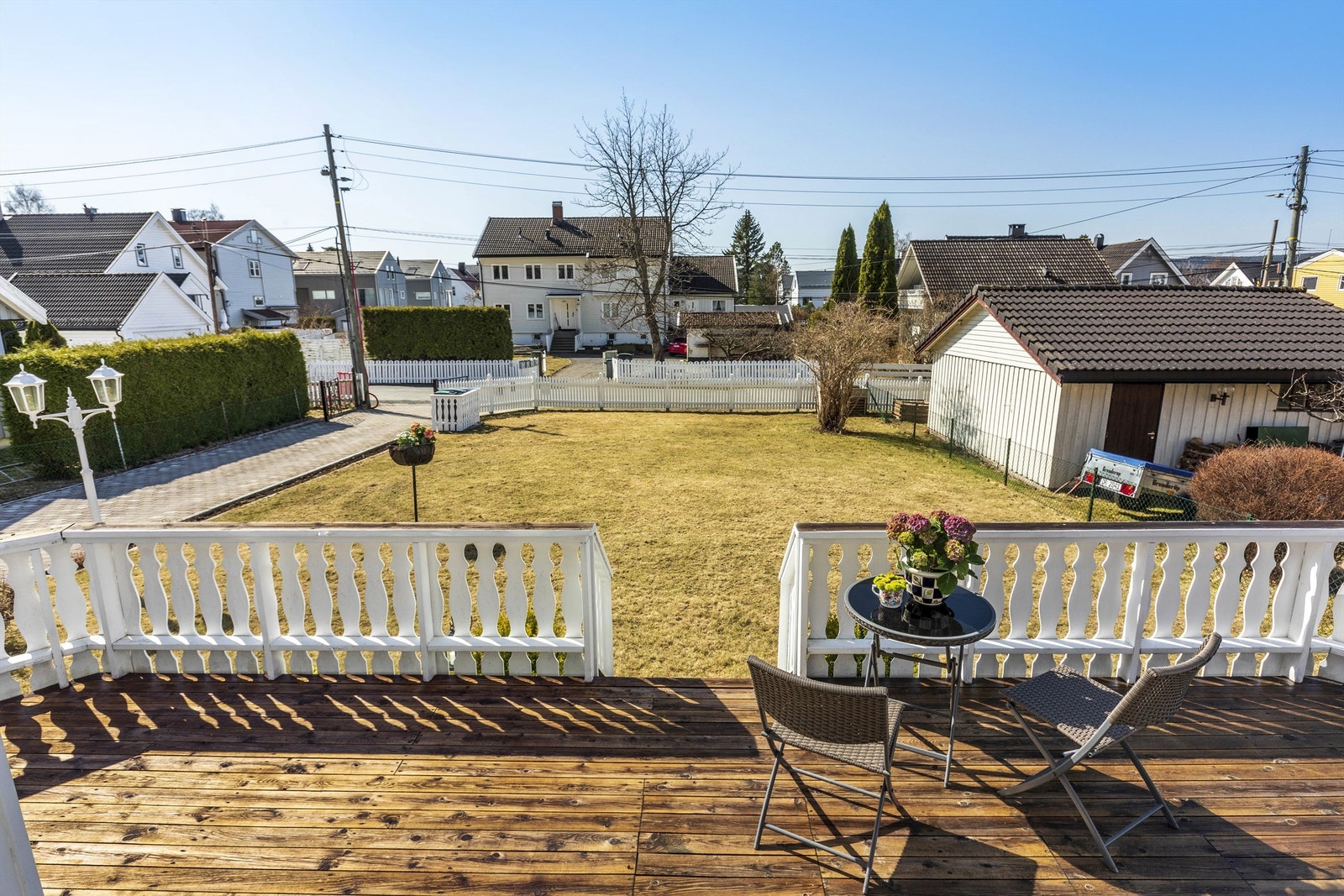 Trapp fra terrassen ned til hagen Galleribilde