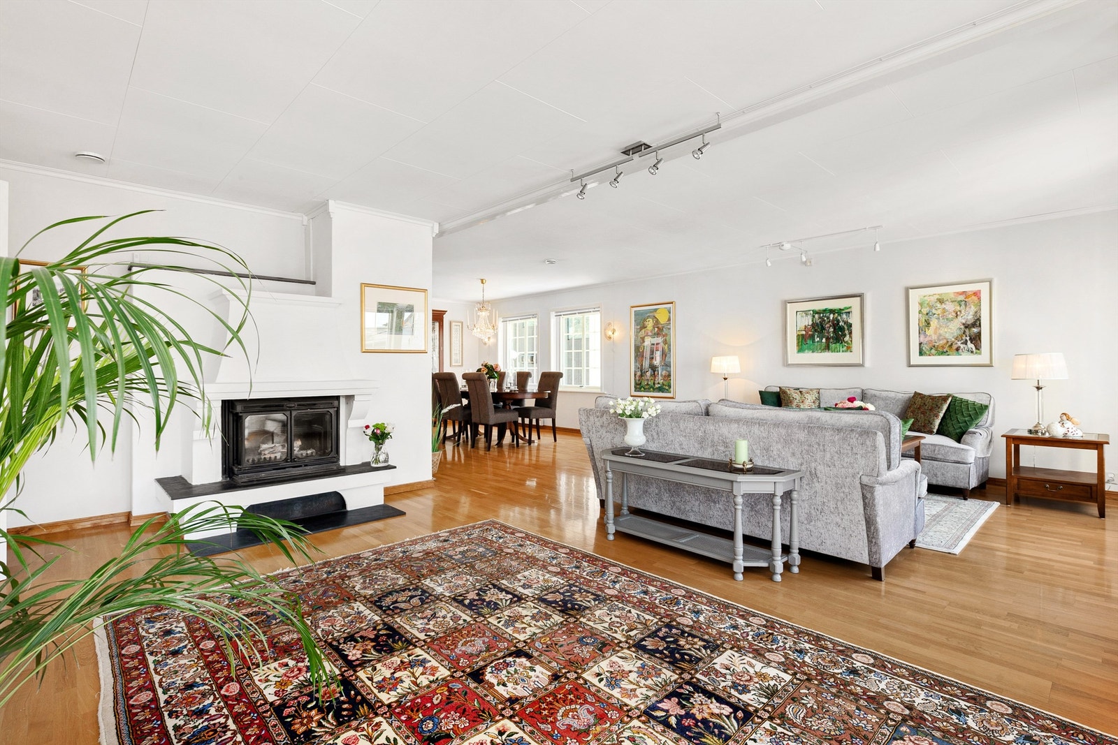 Stuen har peis Galleribilde