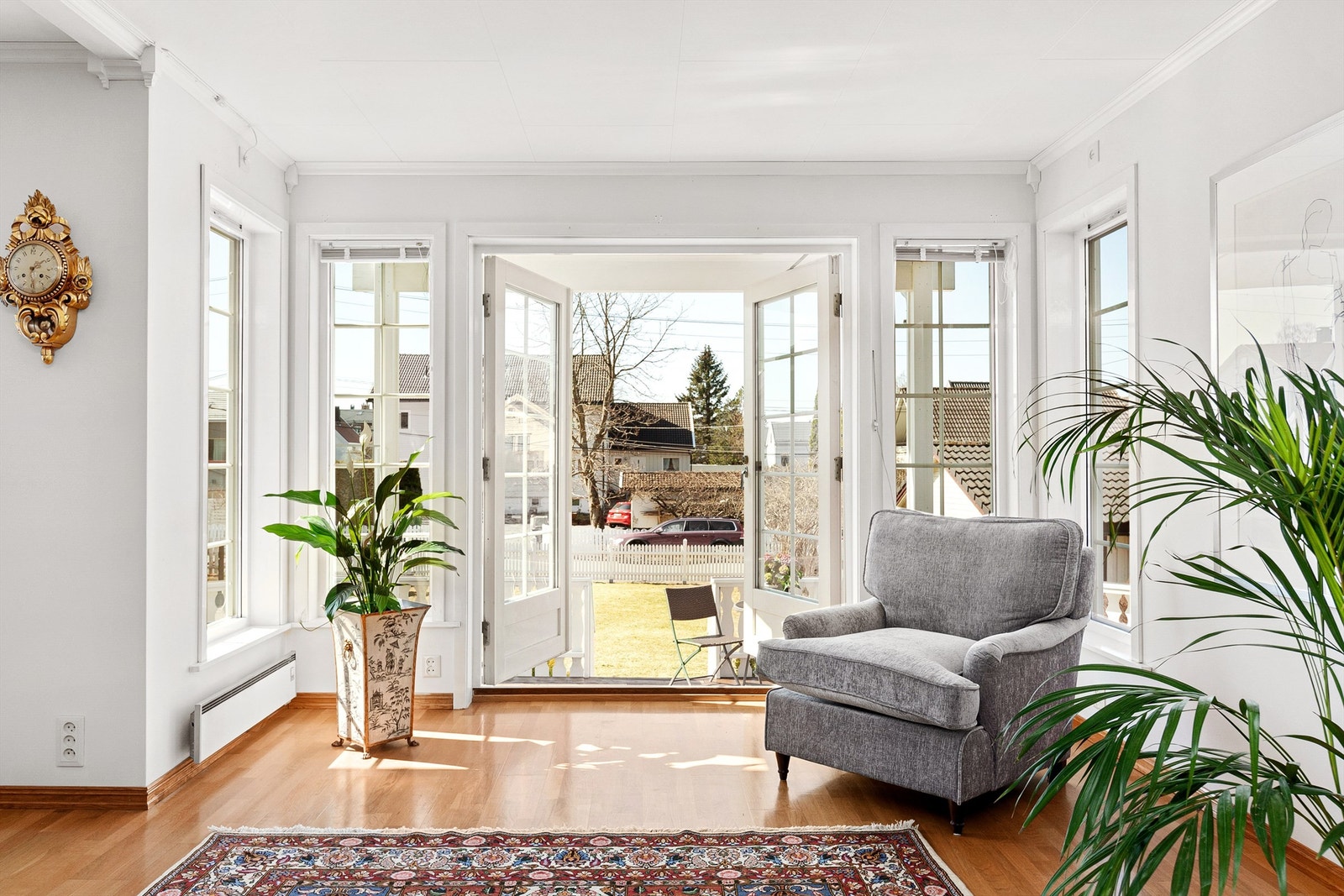 Utgang til terrasse og hage Galleribilde